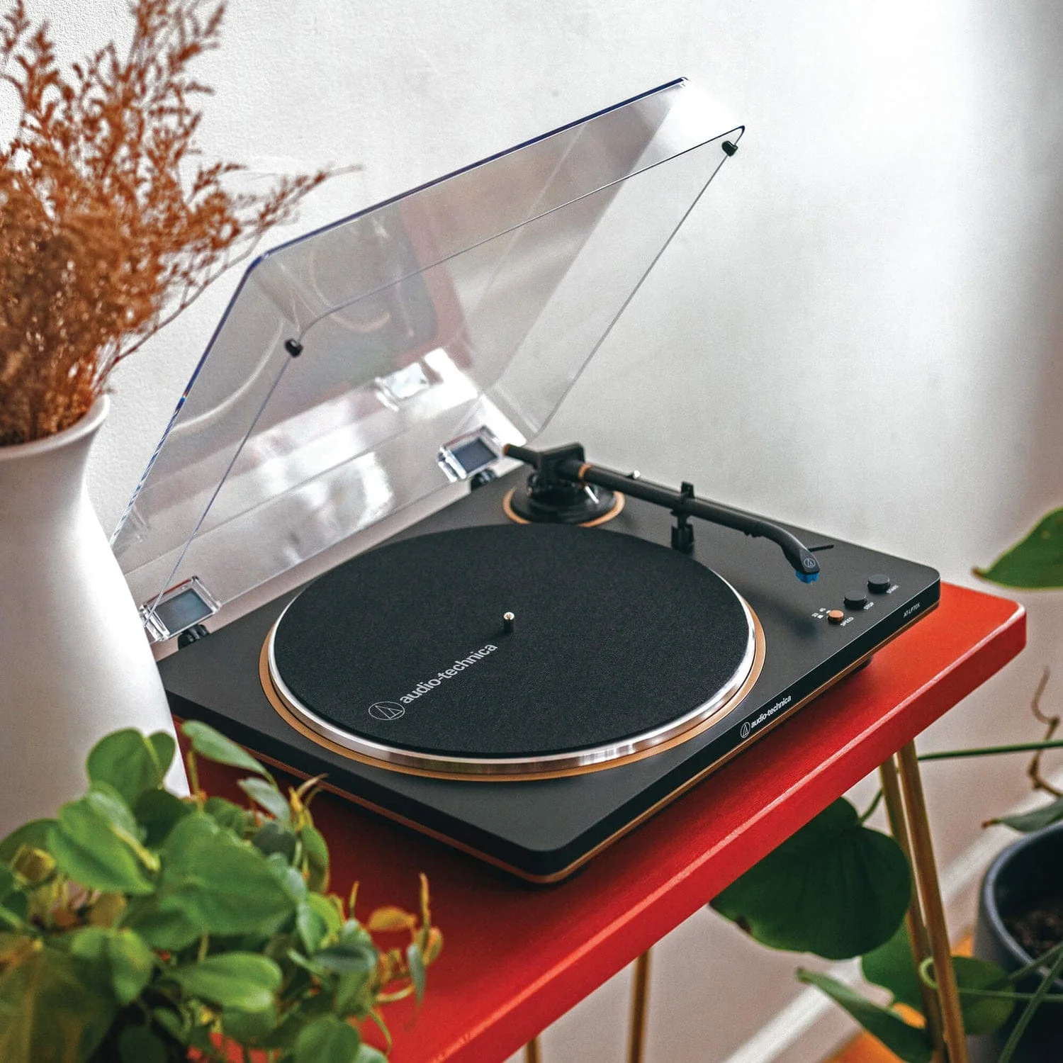 Audio-Technica 2-Speed Belt-Drive Automatic Turntable with 45 RPM Adapter, Switchable Preamp, 3-Piece Chassis, RCA Out, AT-VM95 Stylus, Black/Bronze - Image 4