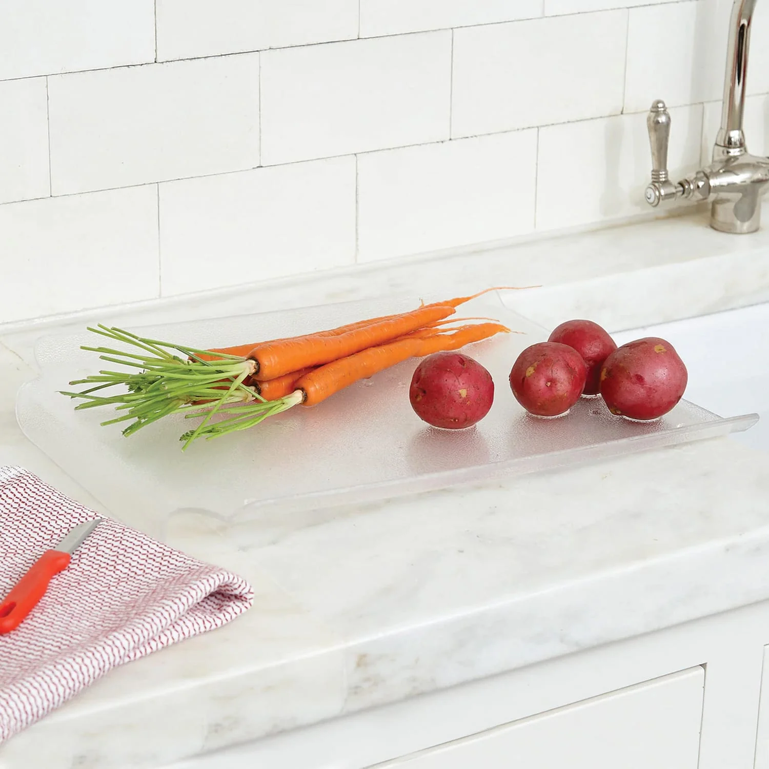 Better Houseware Acrylic Dual-Purpose Slanted Drain and Cutting Board - Image 4