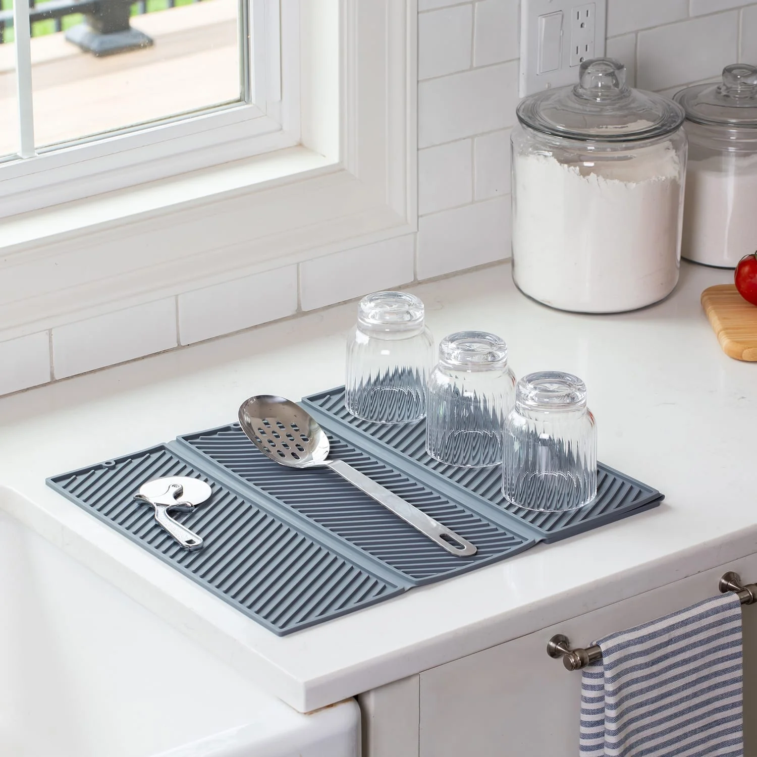 Better Houseware Expandable Silicone Drying Mat - Image 2