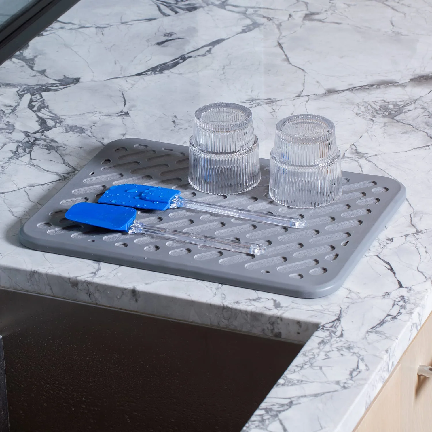 Better Houseware The Magic Stone and Silicone Quick-Dry Dish Mat - Image 2