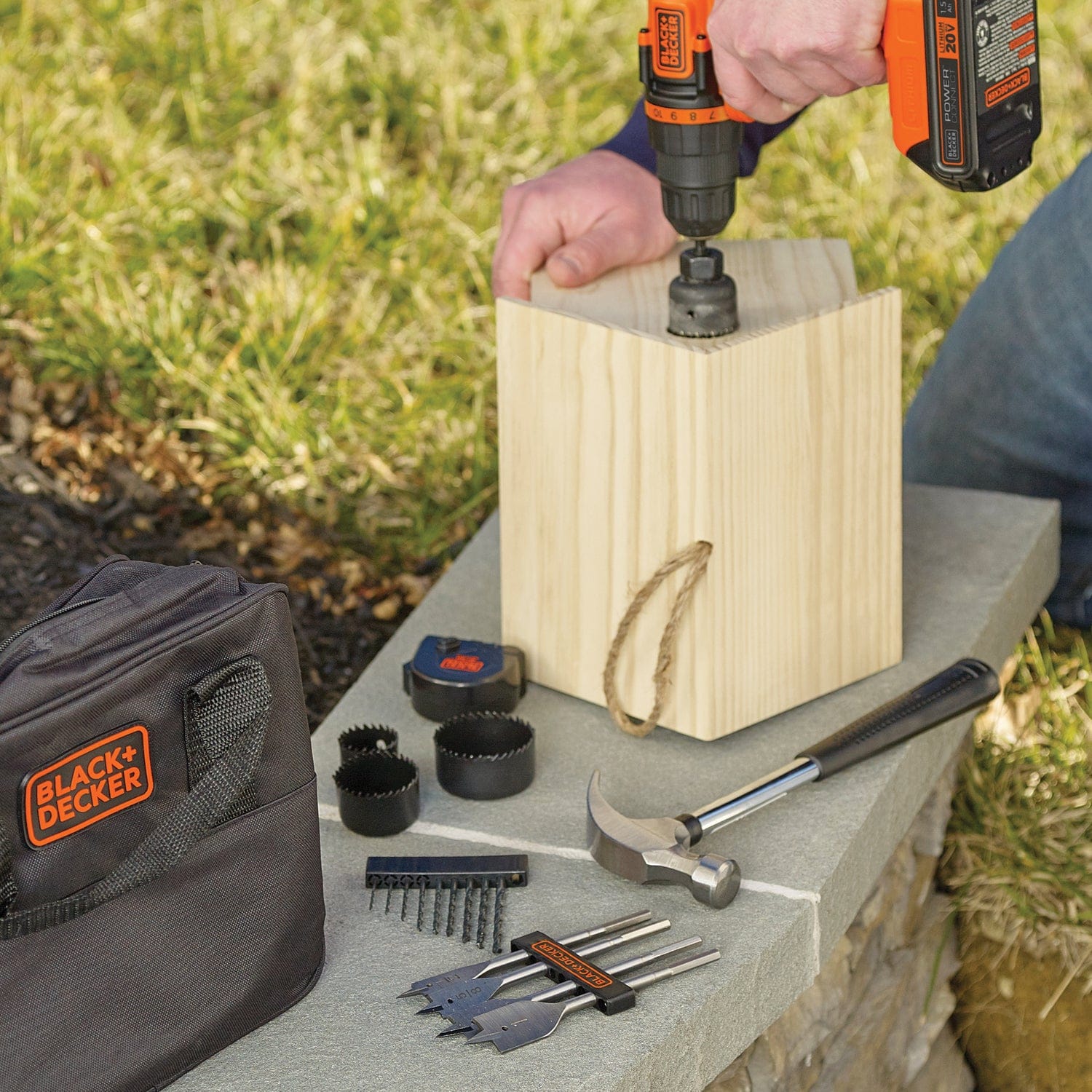 Black+Decker 20-Volt MAX* Lithium Drill/Driver & 68-Piece Project Kit - Image 4