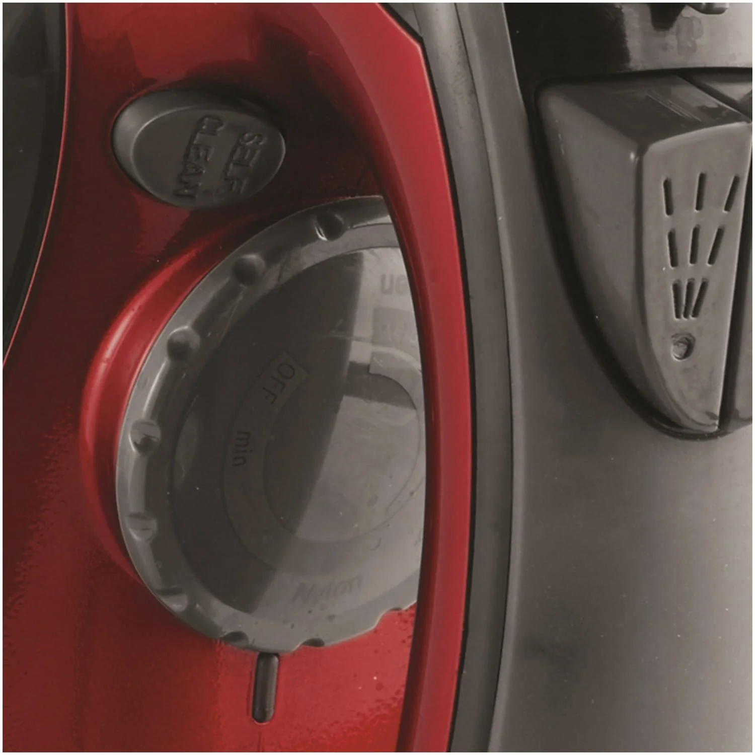 Brentwood Steam Iron with Auto Shutoff, Red - Image 4