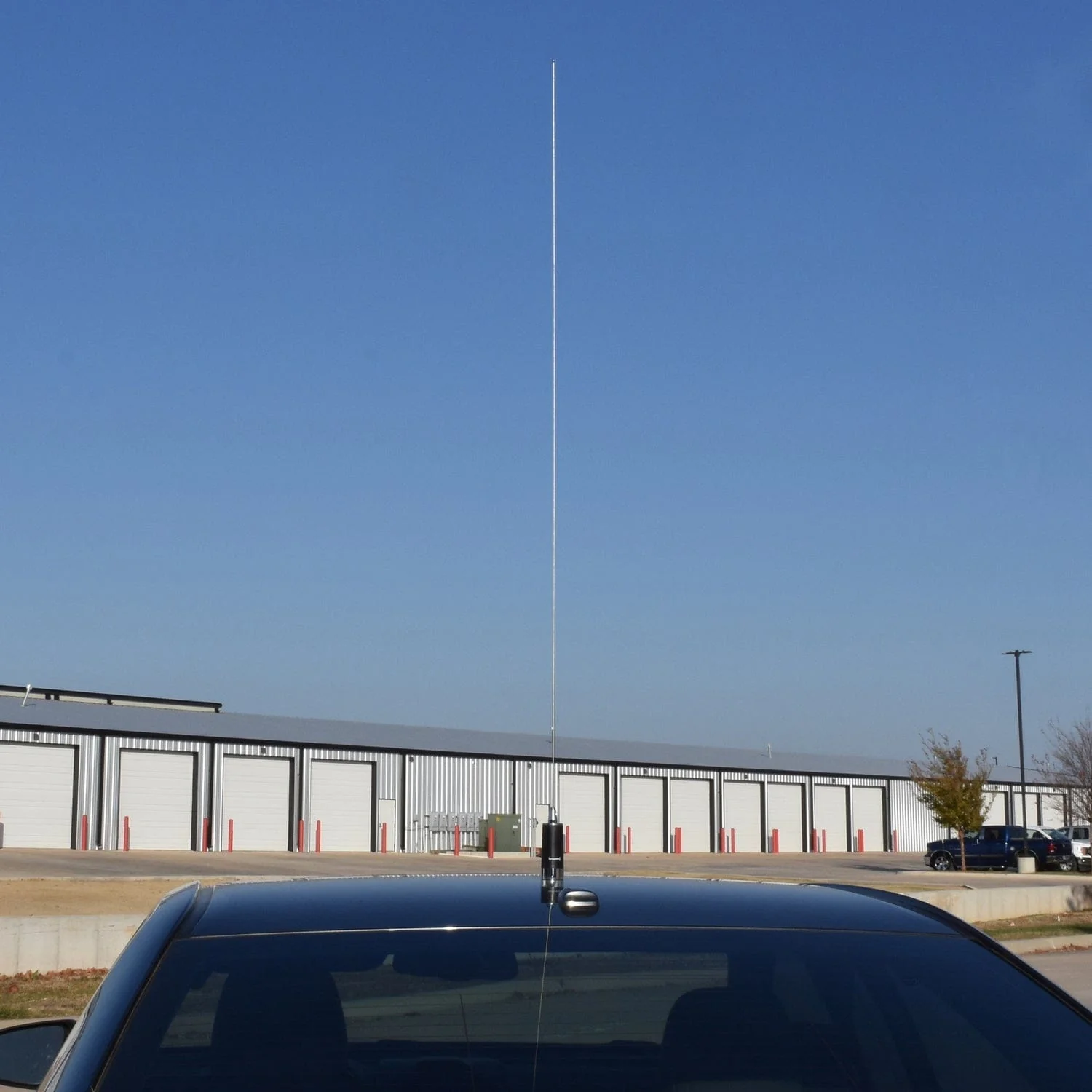 Browning 200-Watt Low-Band 26.5 MHz to 30 MHz Unity-Gain UHF Antenna with NMO Mounting, Silver Base - Image 2