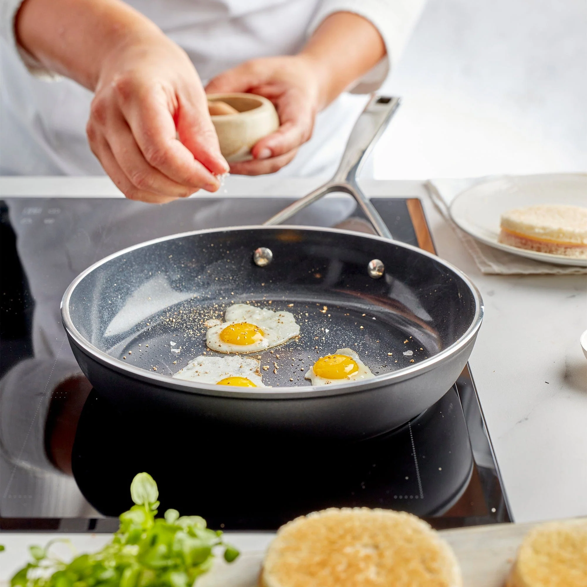 Demeyere AluPro Ceramic 10-inch Aluminum Nonstick Fry Pan - Image 3