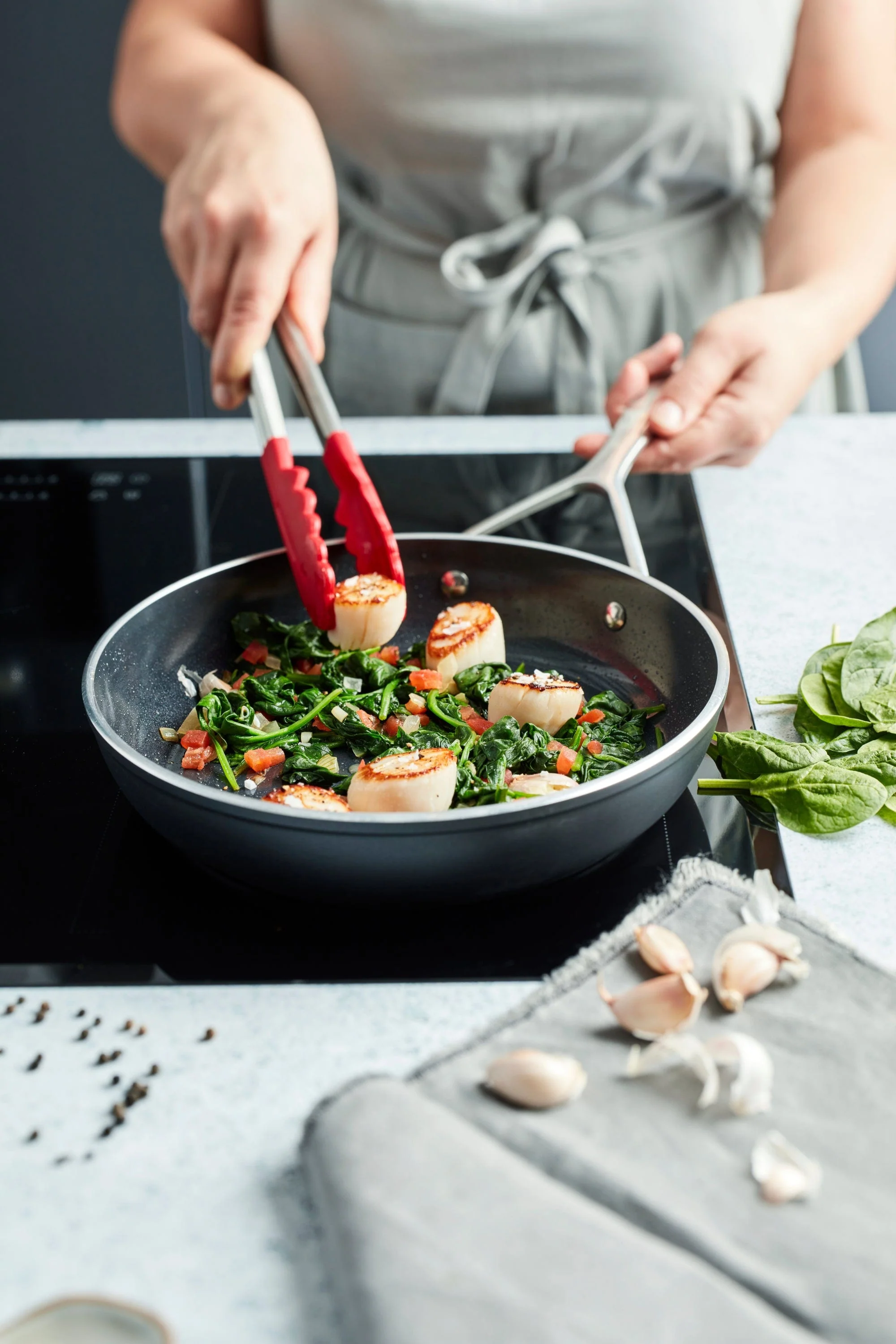 Demeyere AluPro Ceramic 10-inch Aluminum Nonstick Fry Pan - Image 4