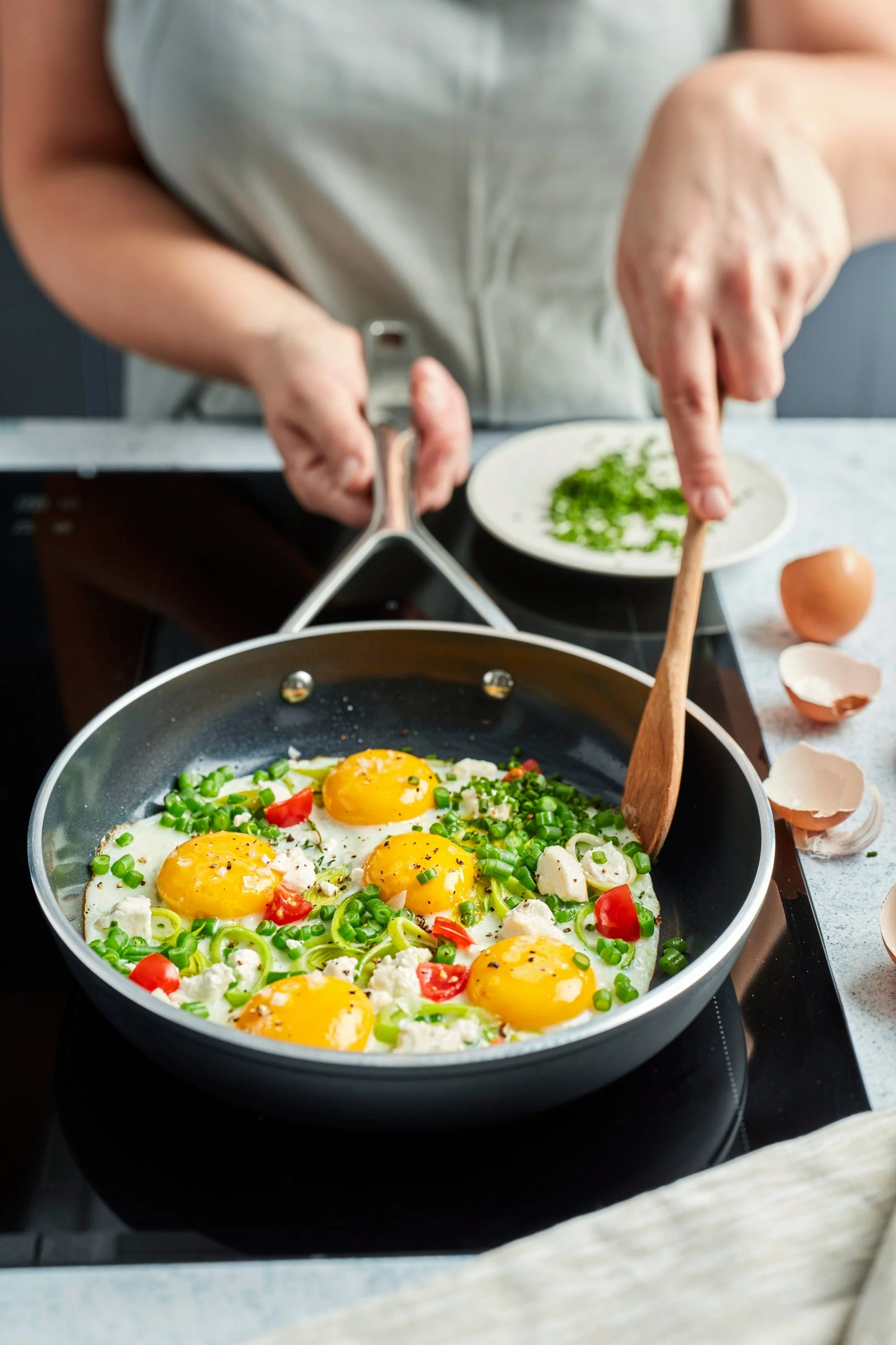 Demeyere AluPro Ceramic 10-inch Aluminum Nonstick Fry Pan - Image 5