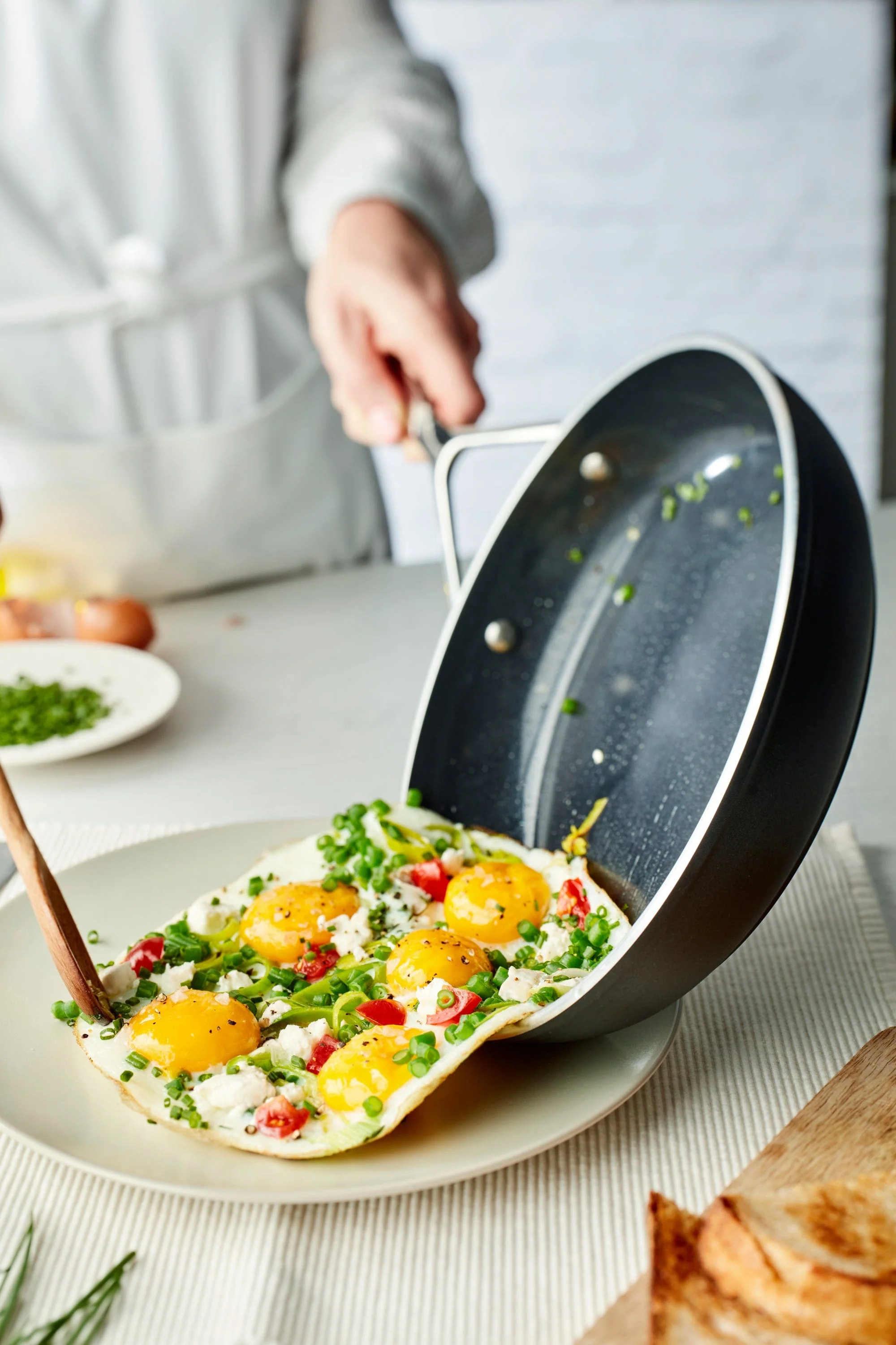 Demeyere AluPro Ceramic 10-inch Aluminum Nonstick Fry Pan - Image 6