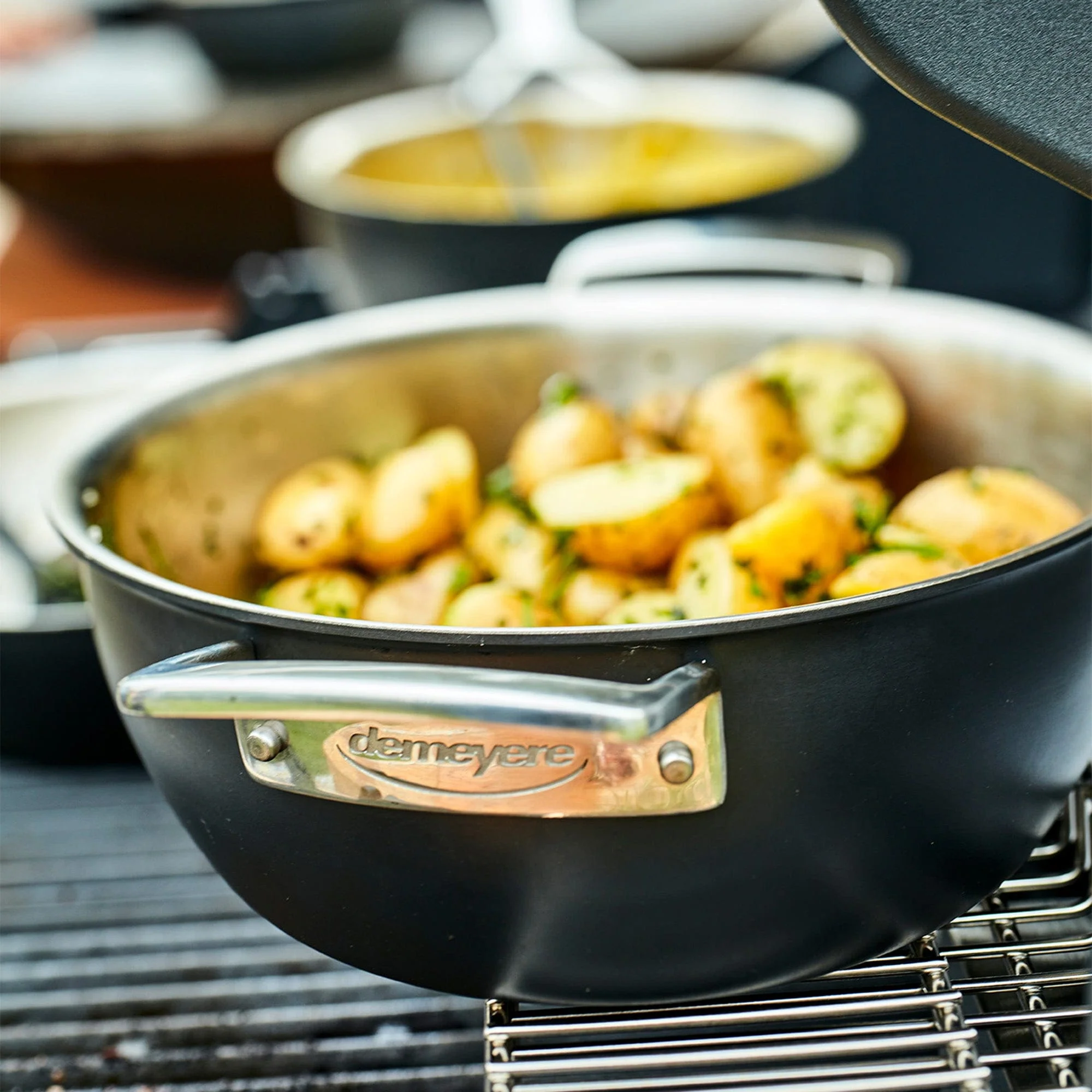 Demeyere Black 5 Stainless Steel with Ceramic exterior coating 3.5-qt Dutch Oven with Lid - Image 4