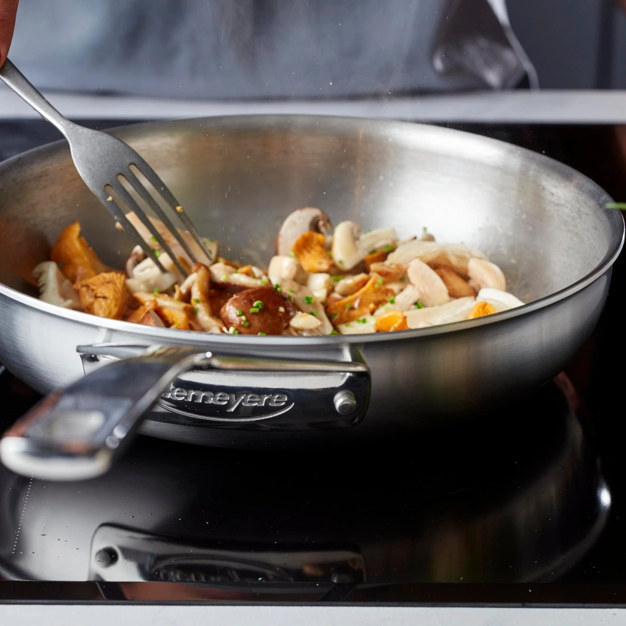 Demeyere Essential 5-ply 11-inch Stainless Steel Fry Pan - Image 5