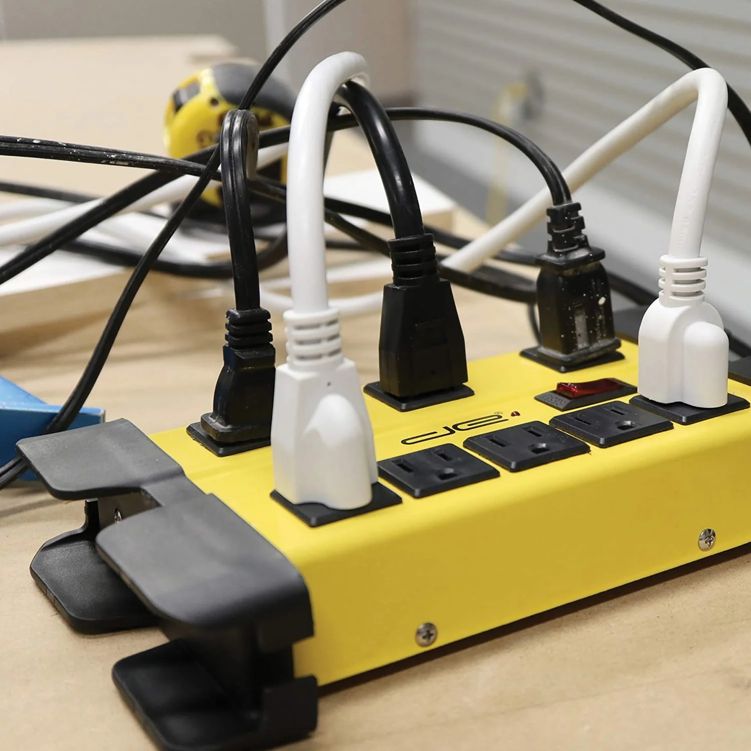 Digital Energy 8-AC Outlet 1050-Joules Heavy-Duty Metal Surge Protector Power Strip with Cord Management, 15-Ft. Cord with Straight Plug - Image 3