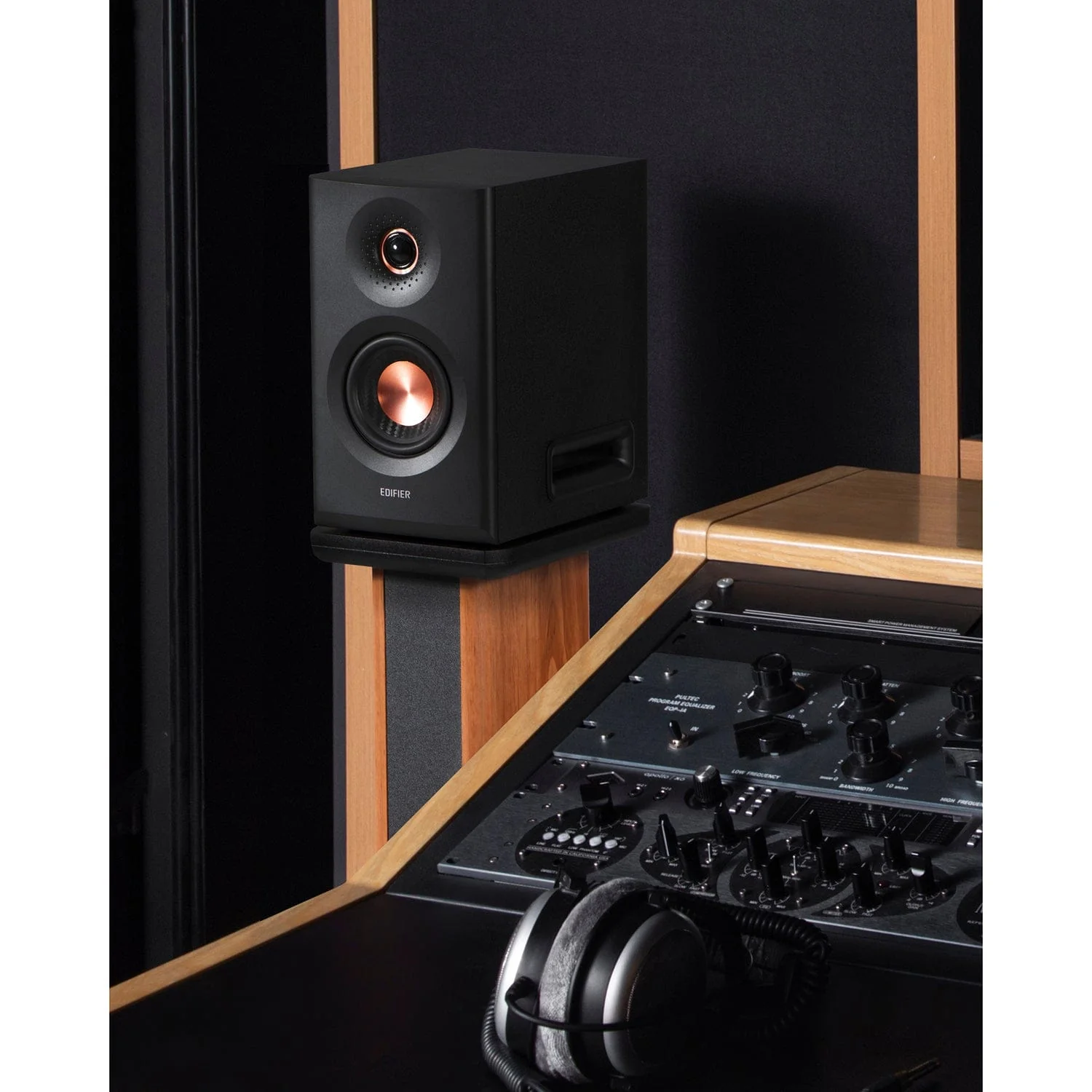 Edifier 110-Watt-RMS Bluetooth MR5 Powered 2.0 Studio Monitor Speaker Set with 5-In. Woofers, Hi-Res Audio/Hi-Res Audio Wireless, Pair, Black - Image 4
