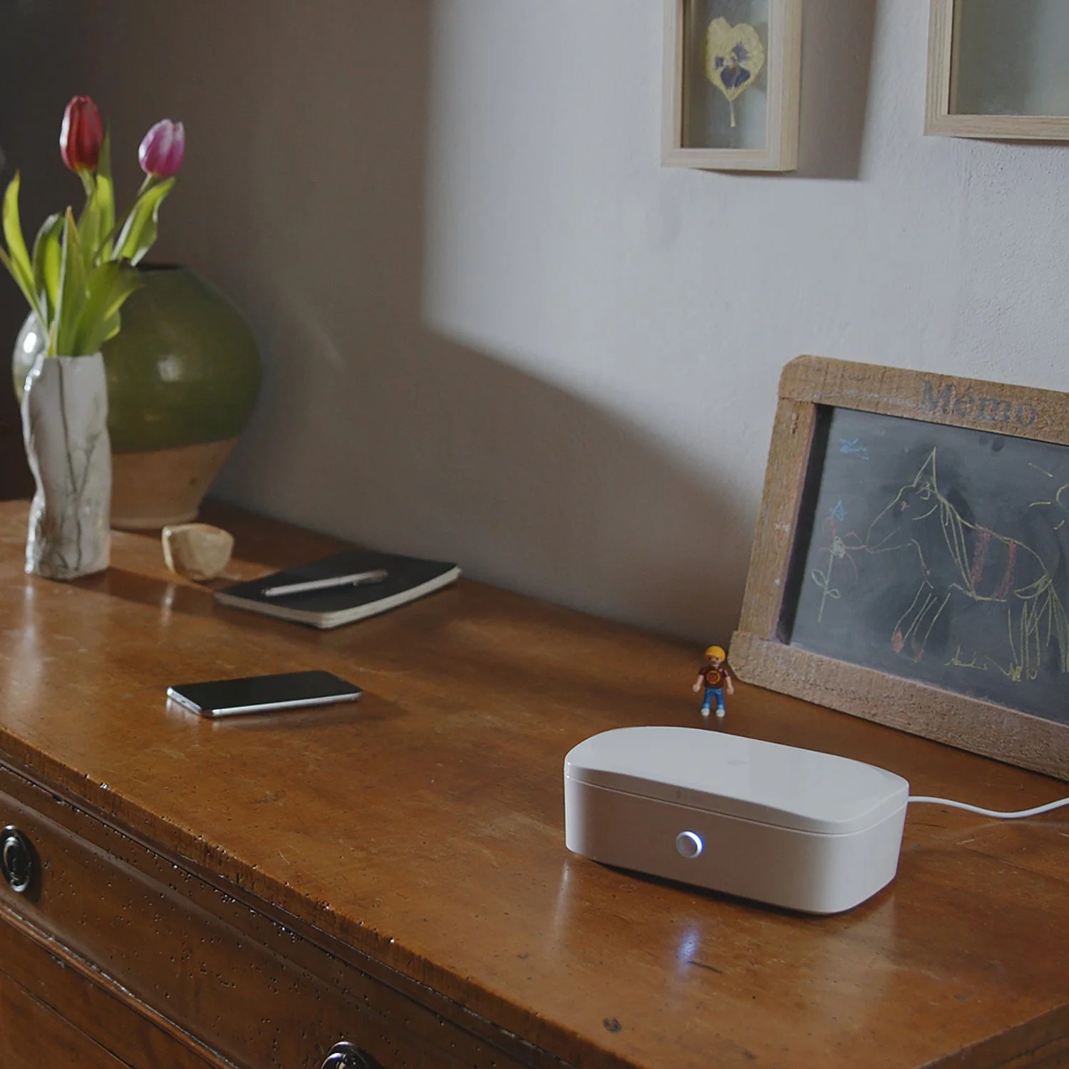Einova Mundus UV Phone Sanitizer with Wireless Charging Spot - Image 2