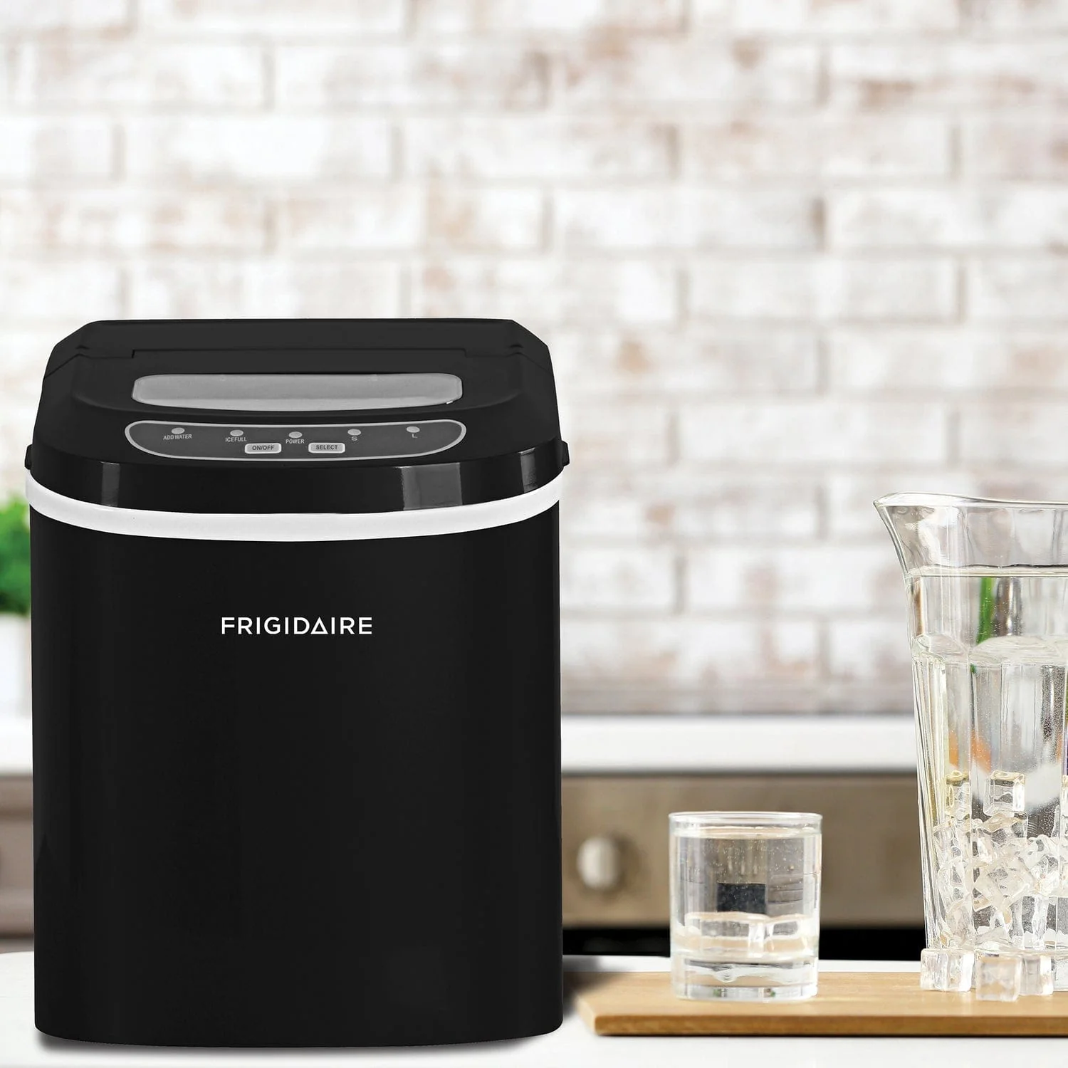 Frigidaire 200-Watt Portable Compact Ice Maker, 26 Lbs. per Day - Image 4