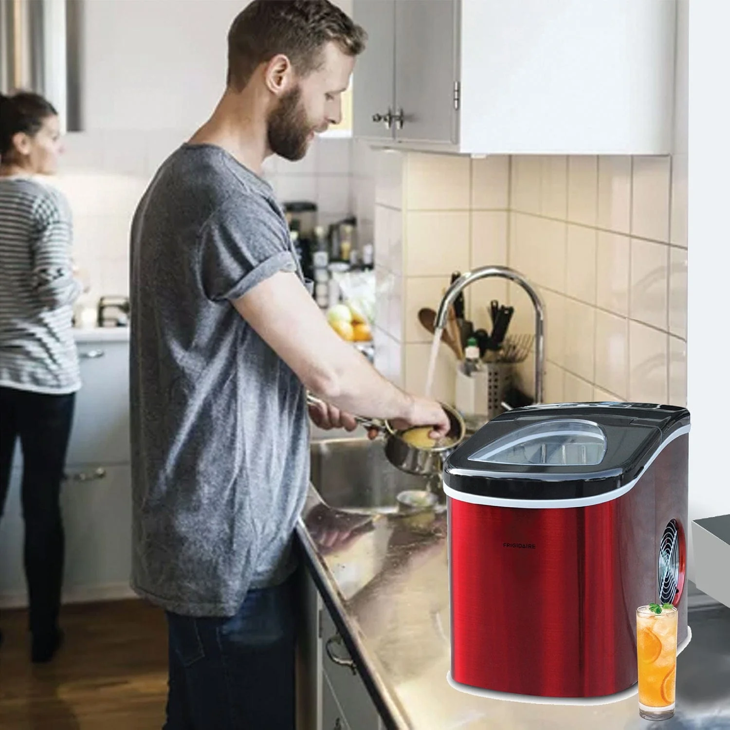 Frigidaire Portable Compact Ice Maker, 26 Lbs. per Day, Red - Image 3