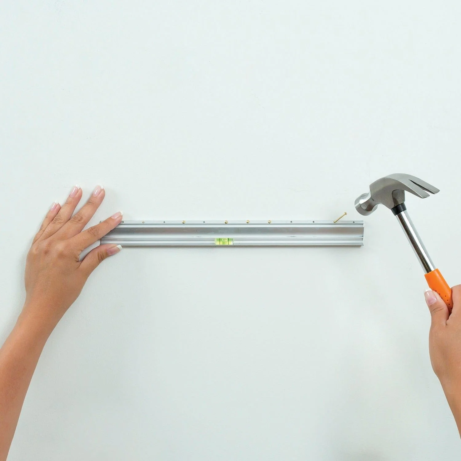 Hangman Apartment 50-Lb. No-Stud Picture and Mirror Hanger - Image 5