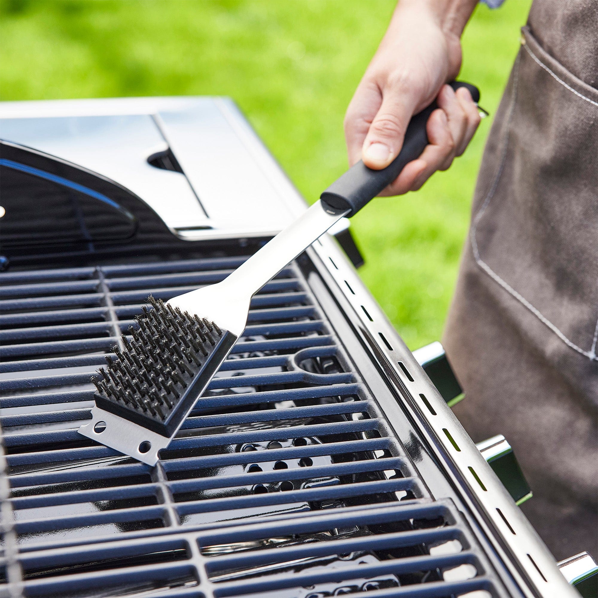 Henckels BBQ Stainless Steel Grill Brush - Image 3
