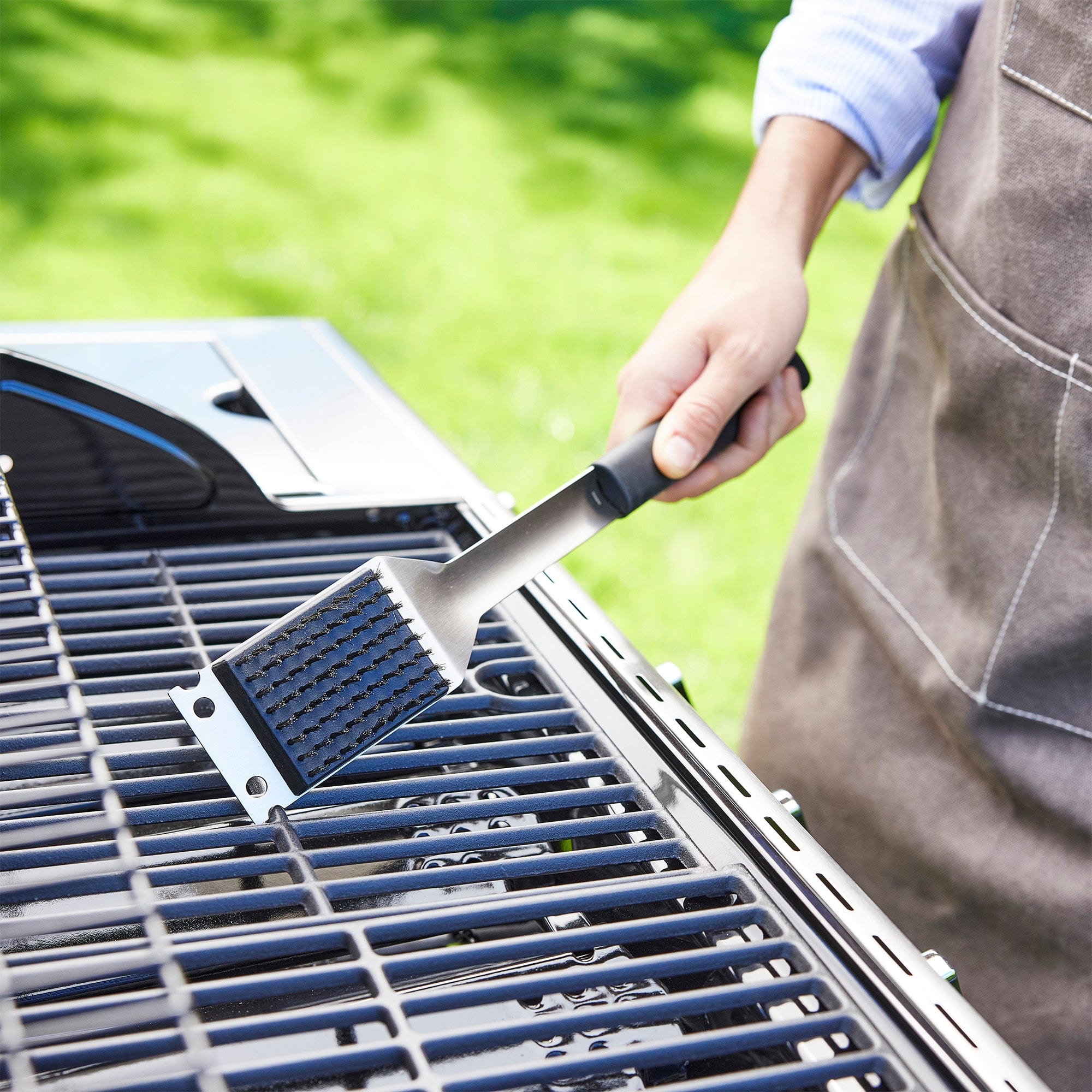 Henckels BBQ Stainless Steel Grill Brush - Image 4