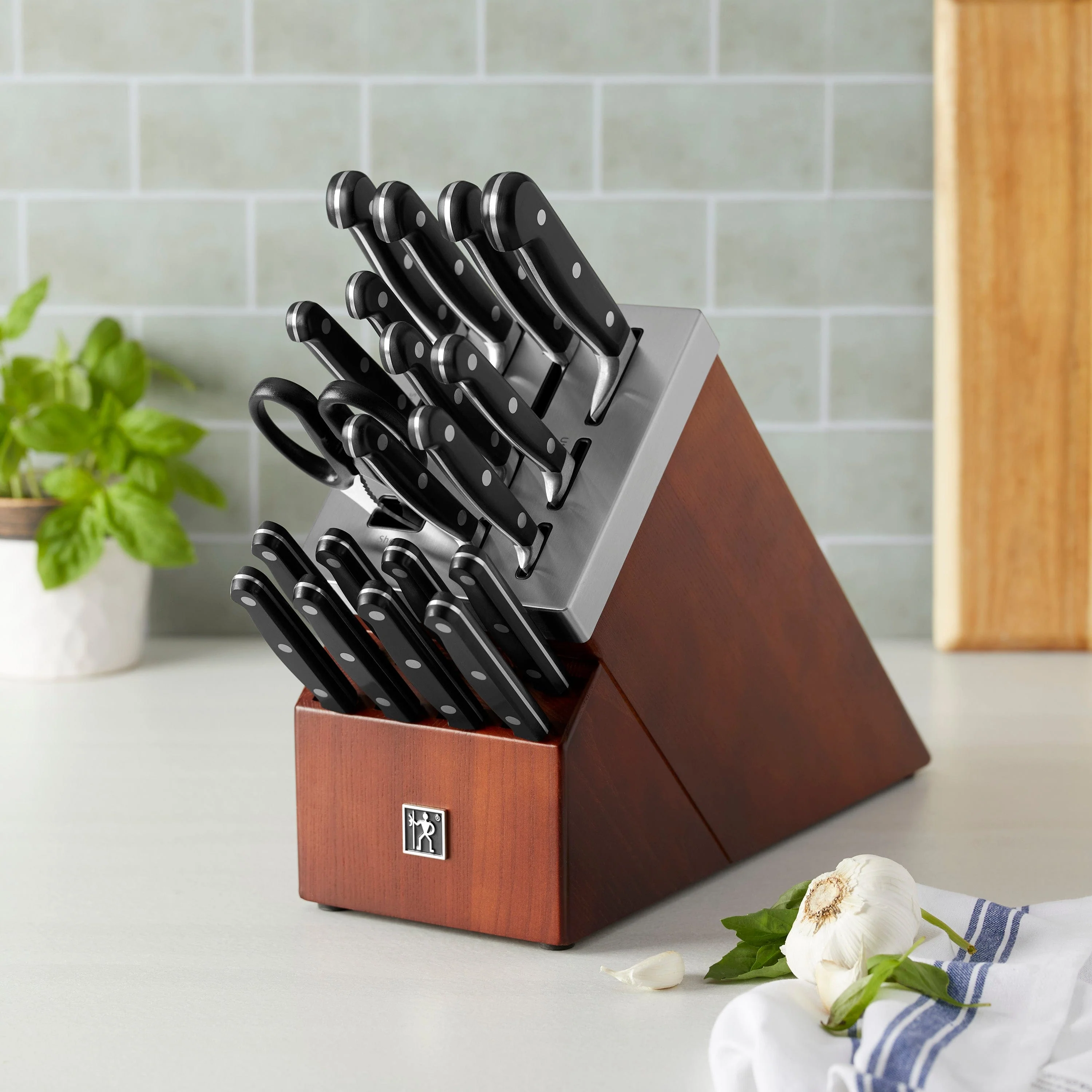Henckels Classic Precision 20-pc Self-Sharpening Knife Block Set - Image 3