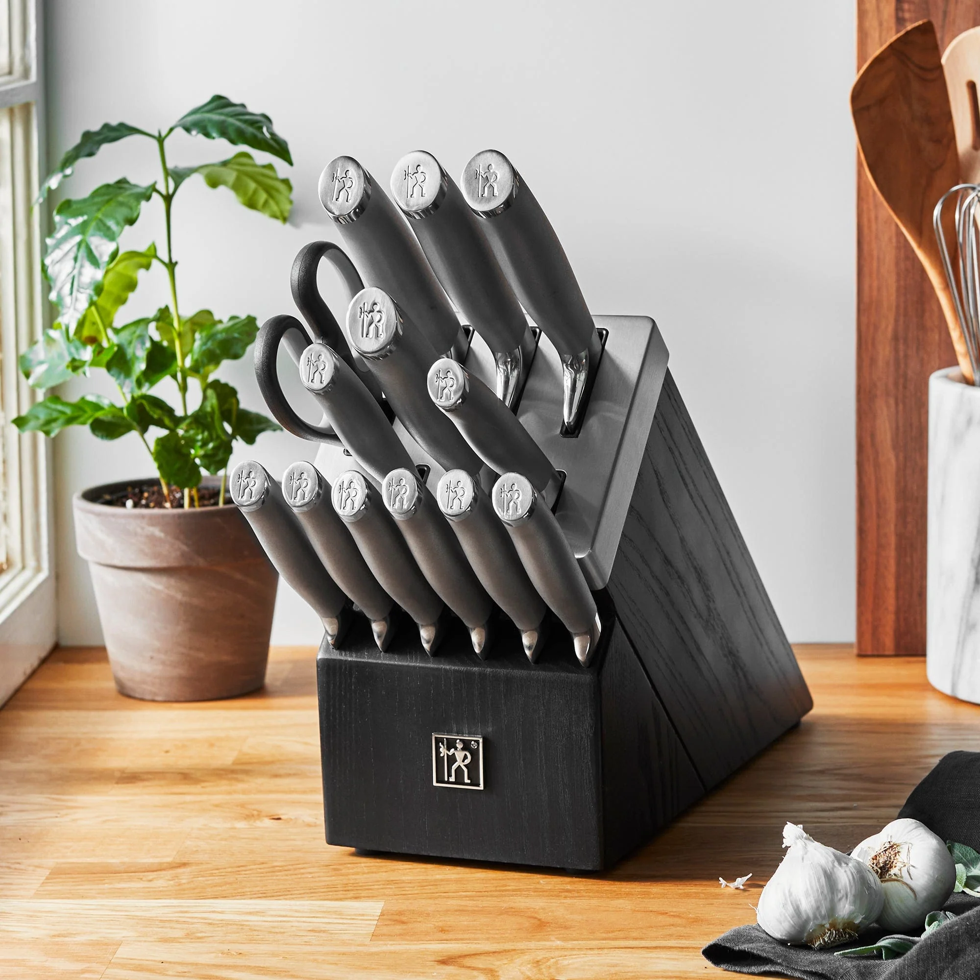 Henckels Modernist 14-pc Self-Sharpening Knife Block Set - Black - Image 2