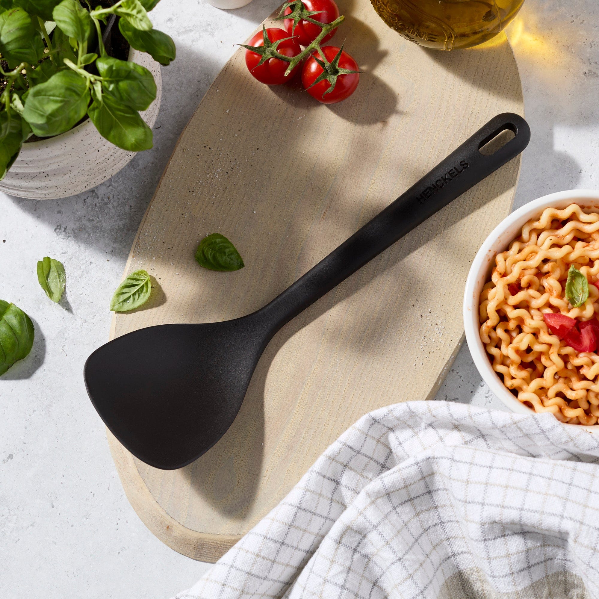 Henckels Silicone Onyx Wok Turner, BPA-Free Cooking Utensil - Image 2