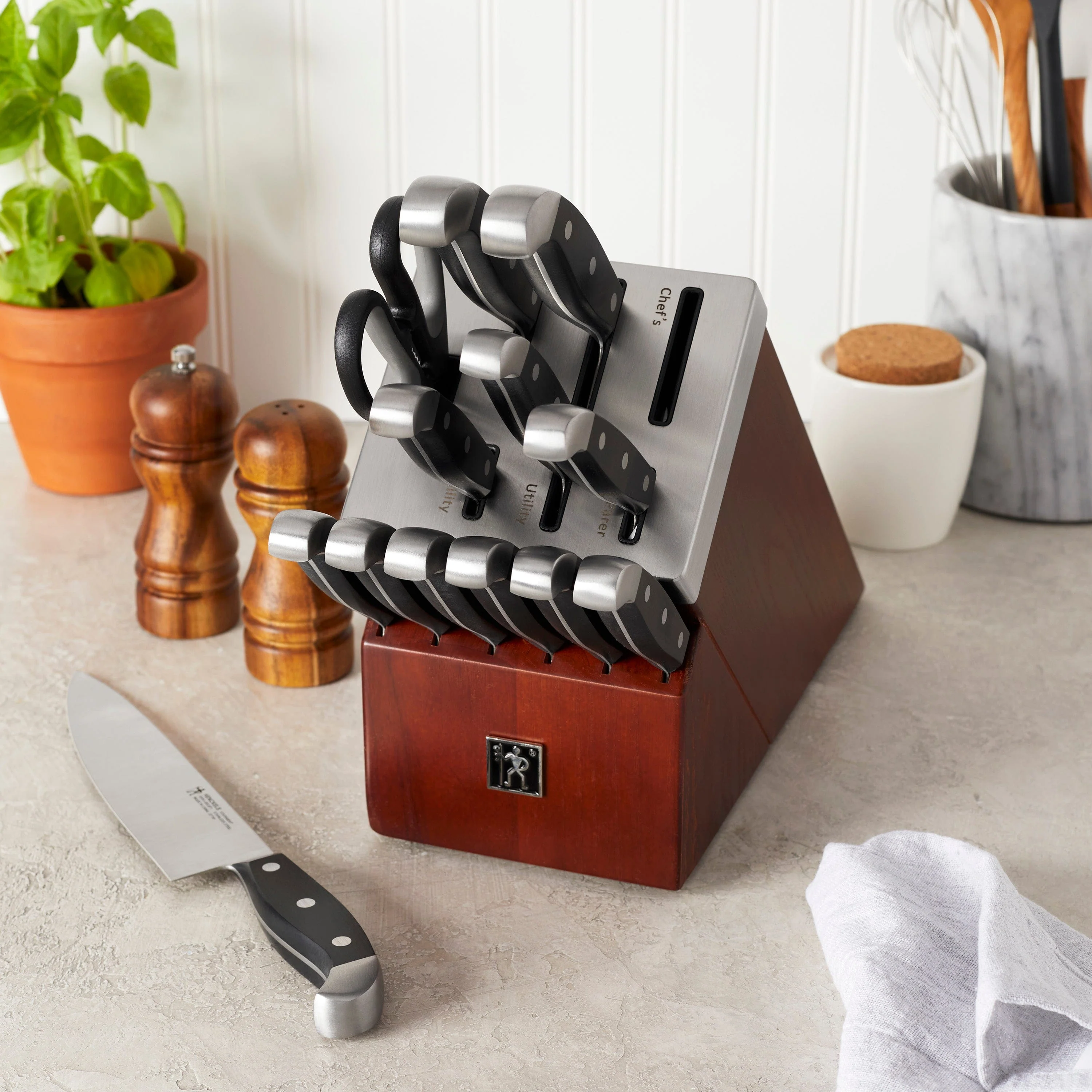 Henckels Statement Self-Sharpening Knife Set with Block, Chef, Paring, Bread, Steak, 14-piece, Dark Brown, Stainless Steel - Image 2