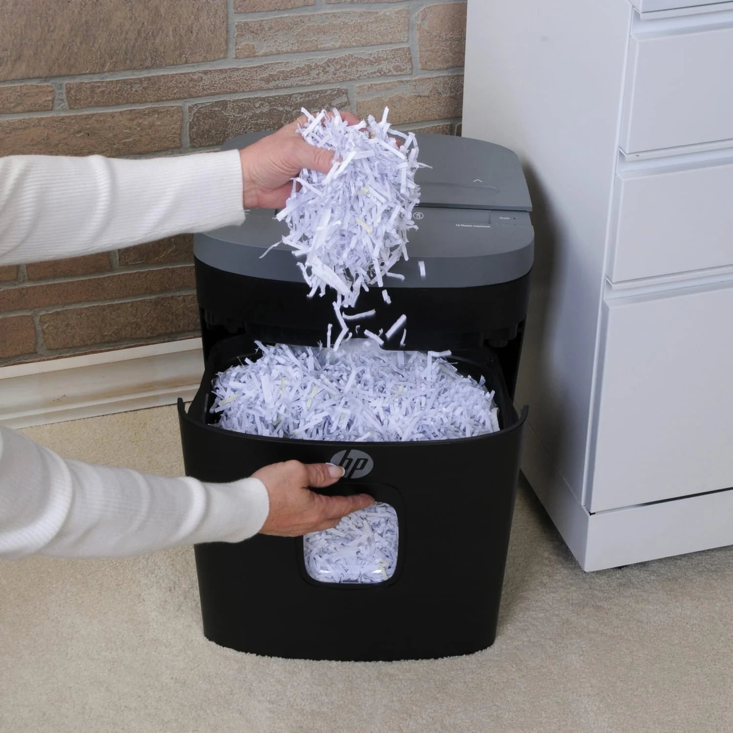 HP HP-CC16 16-Sheet Crosscut Shredder - Image 2