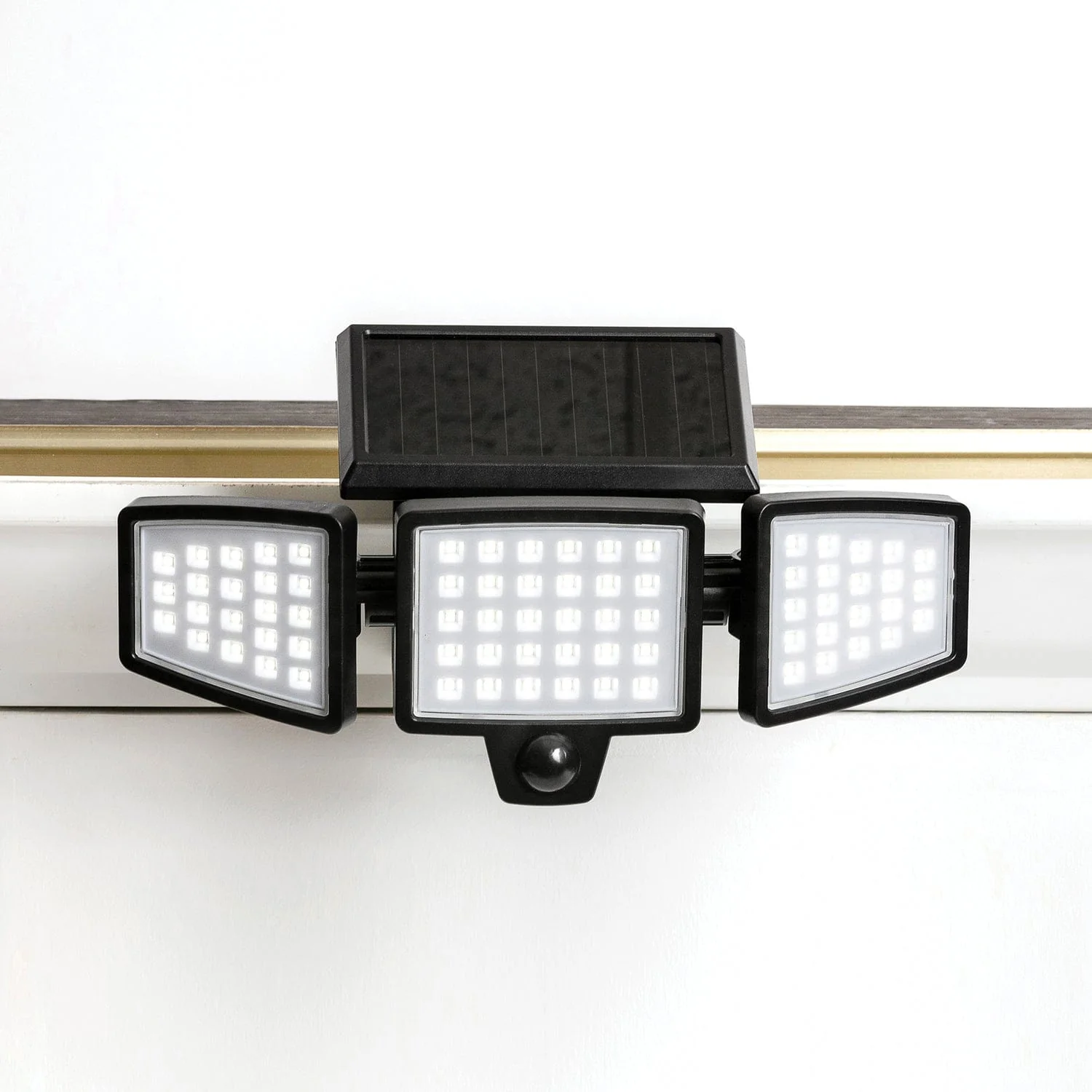 Insert Toolless Products Easy-Install 1000-Lumen Gutter-Mount Triple-Head Solar Security Light, Black - Image 4