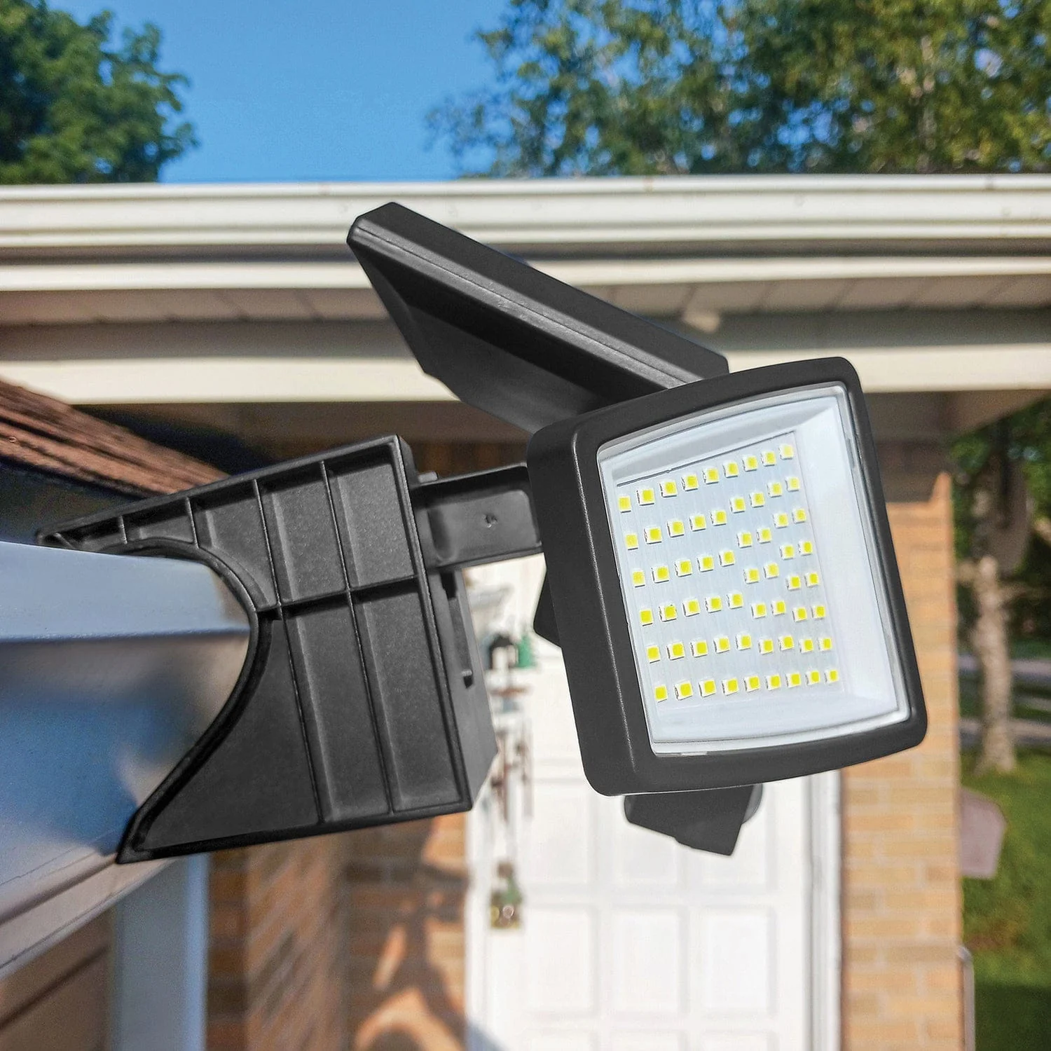 Insert Toolless Products Easy-Install 1000-Lumen Gutter-Mount Triple-Head Solar Security Light, Black - Image 5