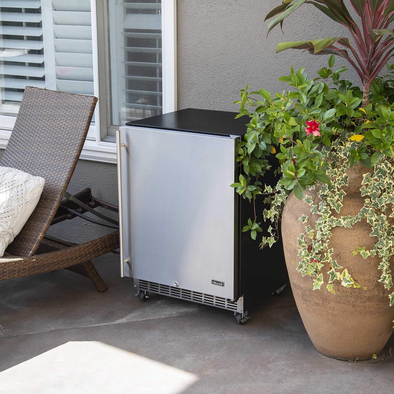Newair 24" Built-in Outdoor Fridge, 160 Cans, Stainless Steel - Certified Refurbished - Image 4