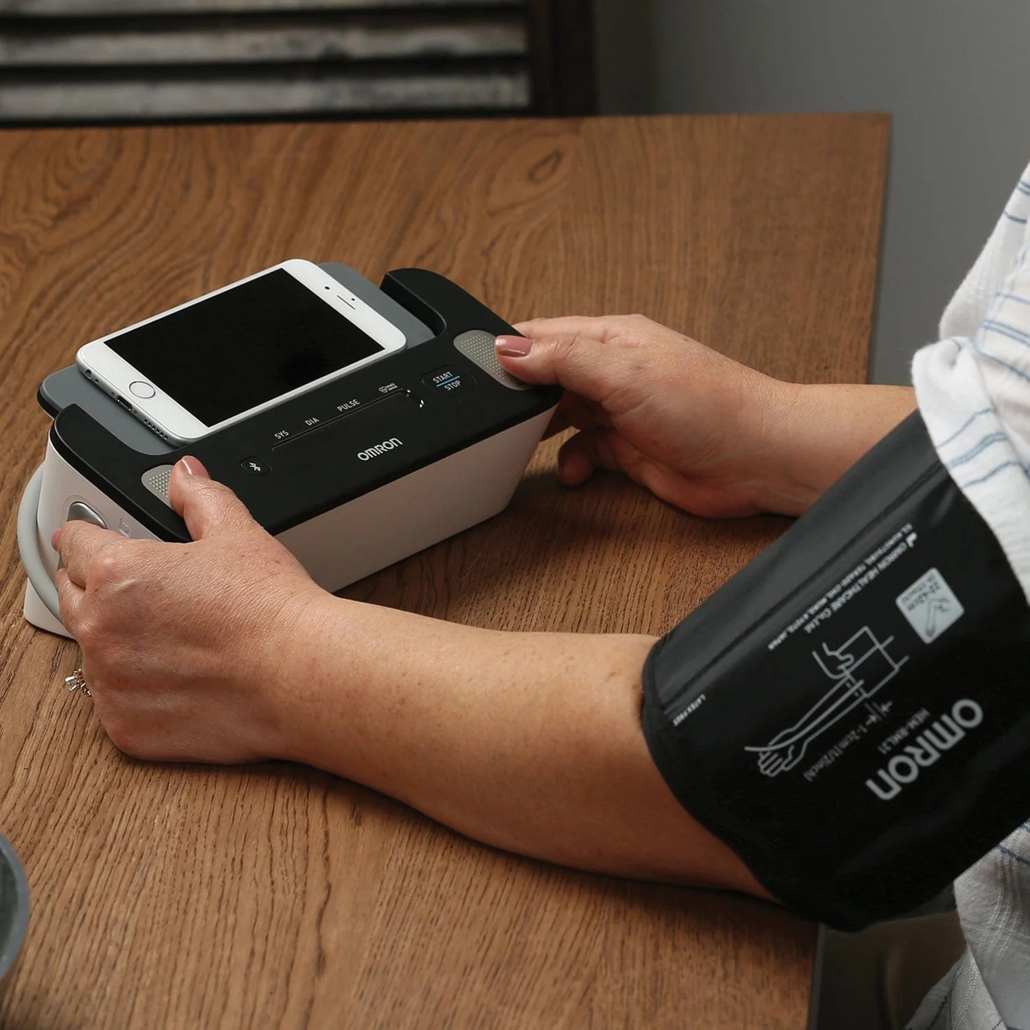 Omron Complete Wireless Upper Arm Blood Pressure Monitor and Single-Lead EKG Monitor - Image 4