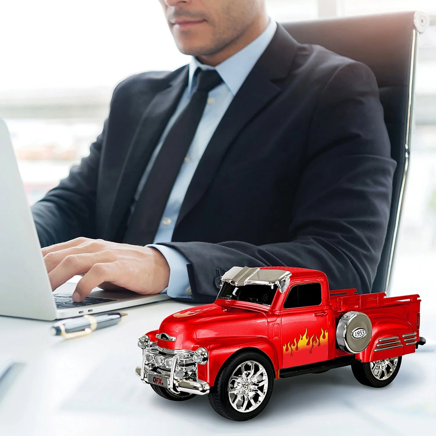 QFX BT-1953 Retro Truck Bluetooth Speaker, Red - Image 3