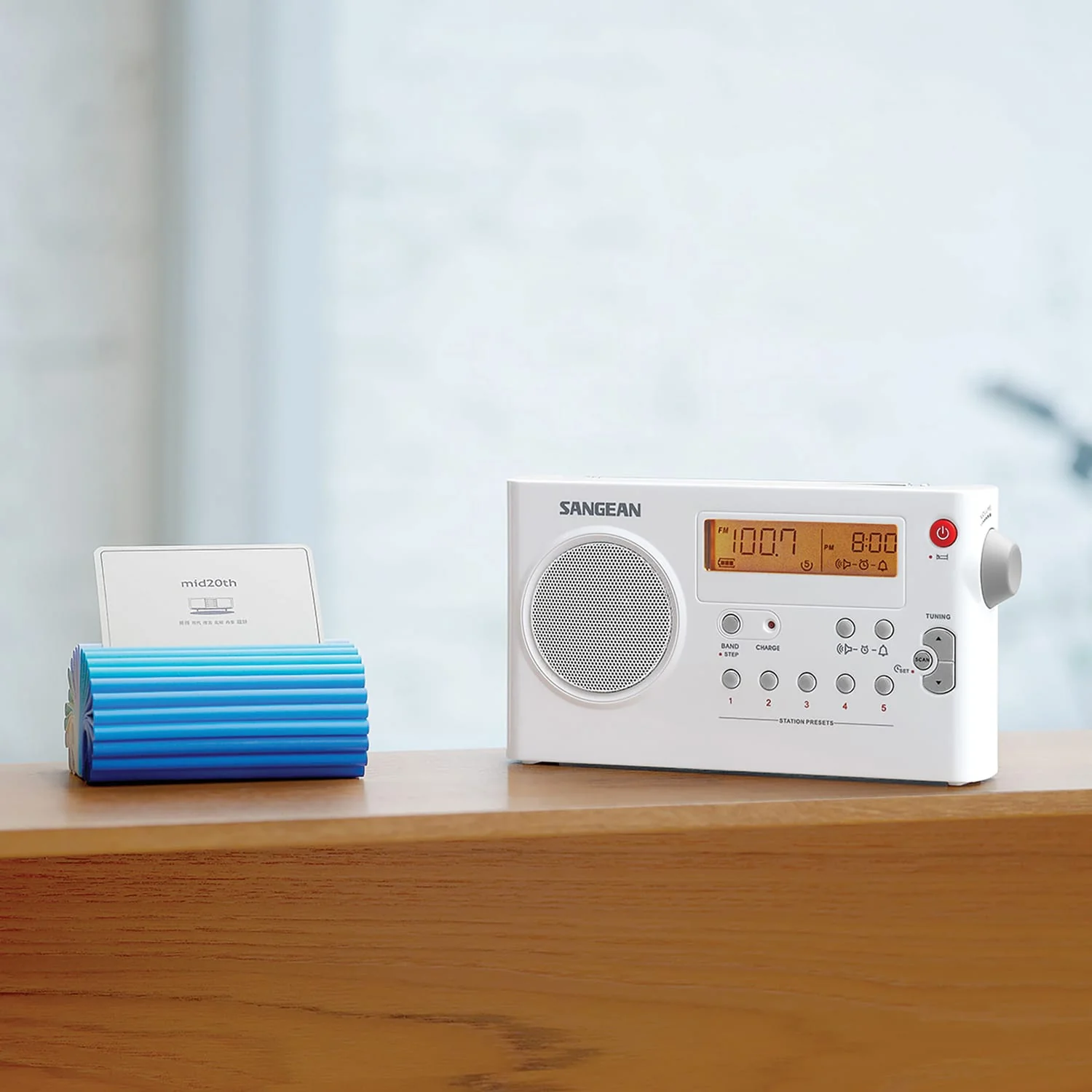 Sangean PR-D7 Portable AM/FM Rechargeable Compact Digital-Tuning Radio, White - Image 2