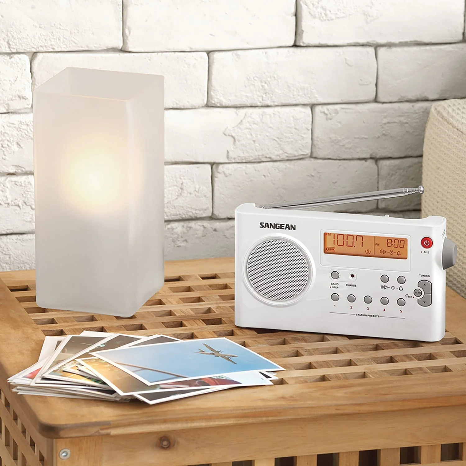 Sangean PR-D7 Portable AM/FM Rechargeable Compact Digital-Tuning Radio, White - Image 3