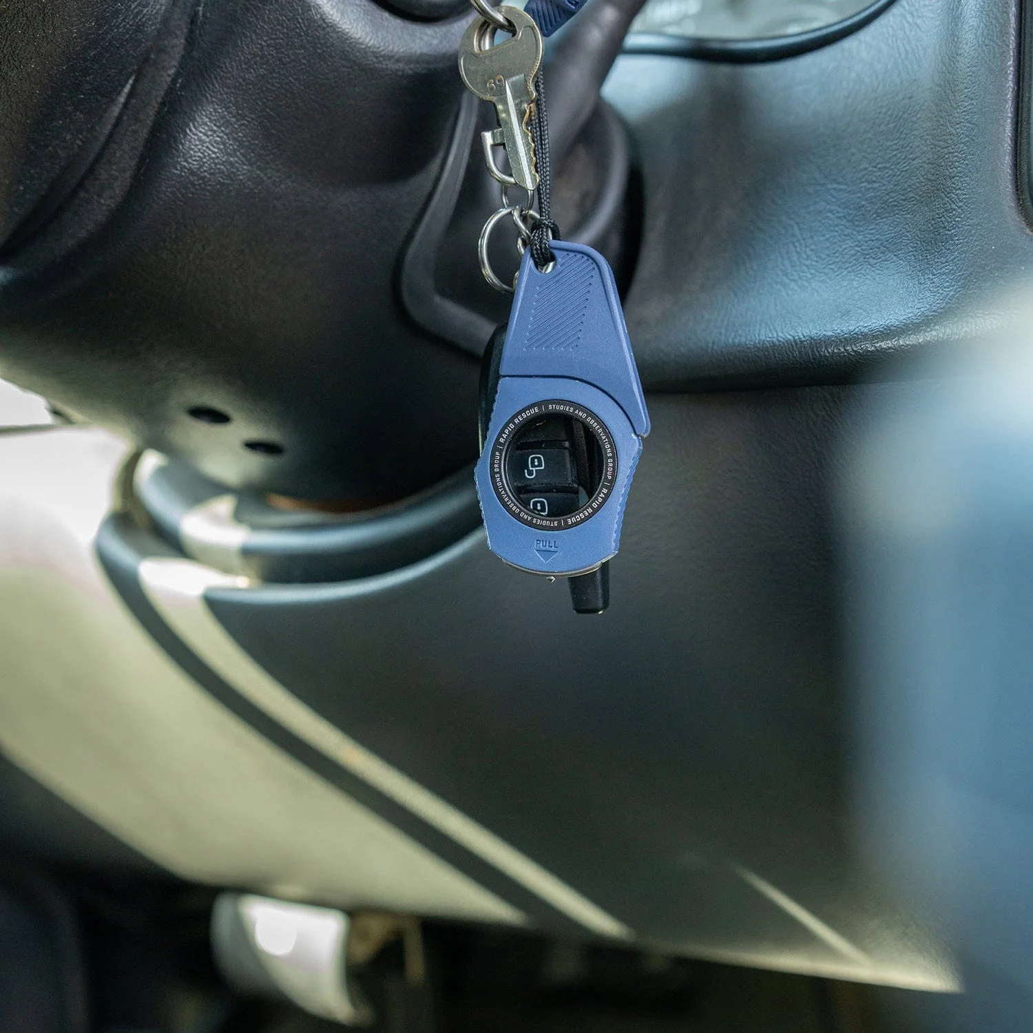 SOG Rapid Rescue Pocket Seatbelt Cutter and Glass Breaker with Removable Sheath, Midnight Blue - Image 4