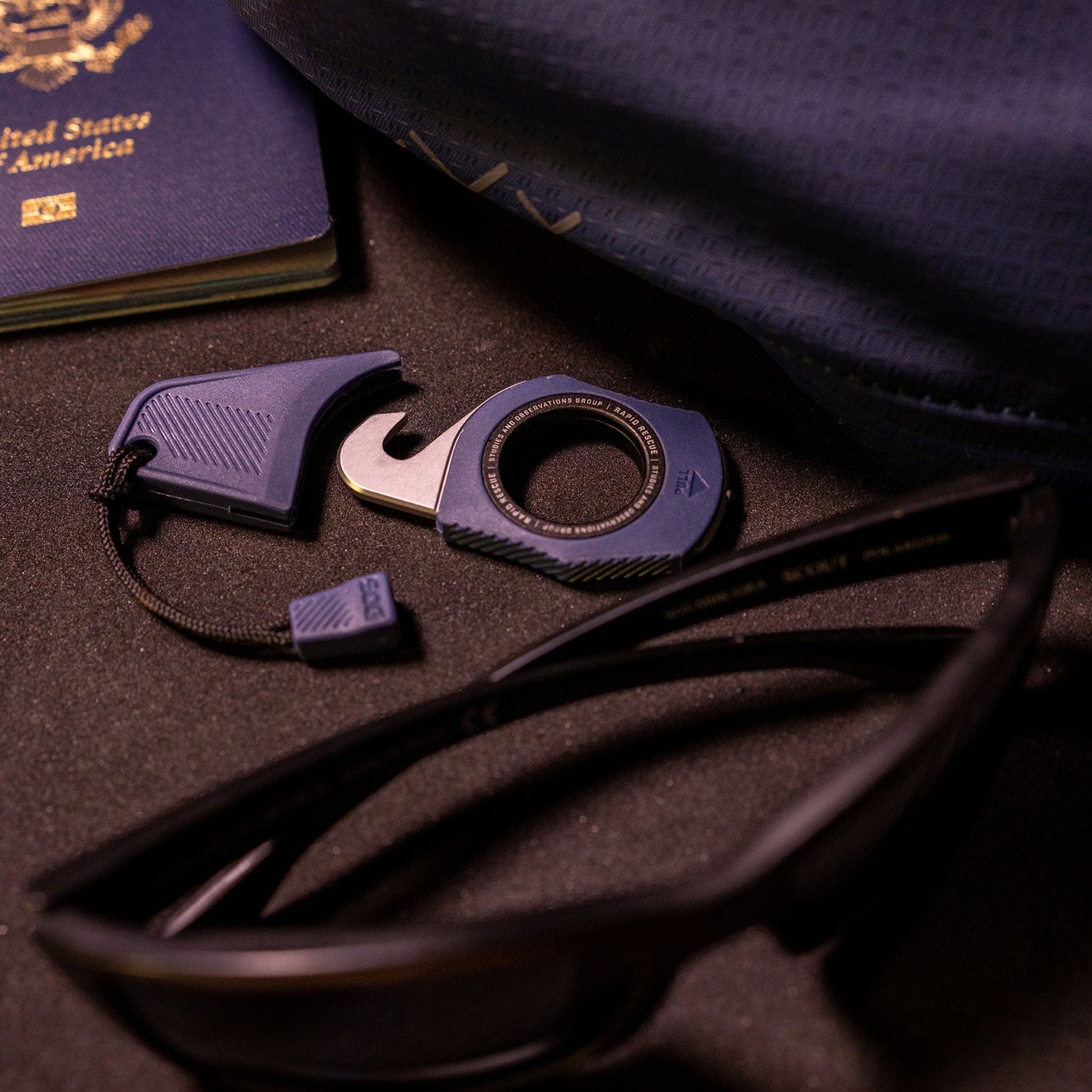 SOG Rapid Rescue Pocket Seatbelt Cutter and Glass Breaker with Removable Sheath, Midnight Blue - Image 5