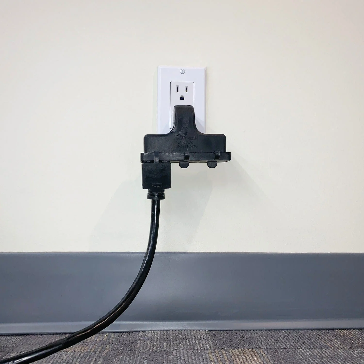 Stanley 3-AC Outlet PlugMax Outdoor Grounded Wall Tap with Rubberized Protective Covers, 31110 - Image 2