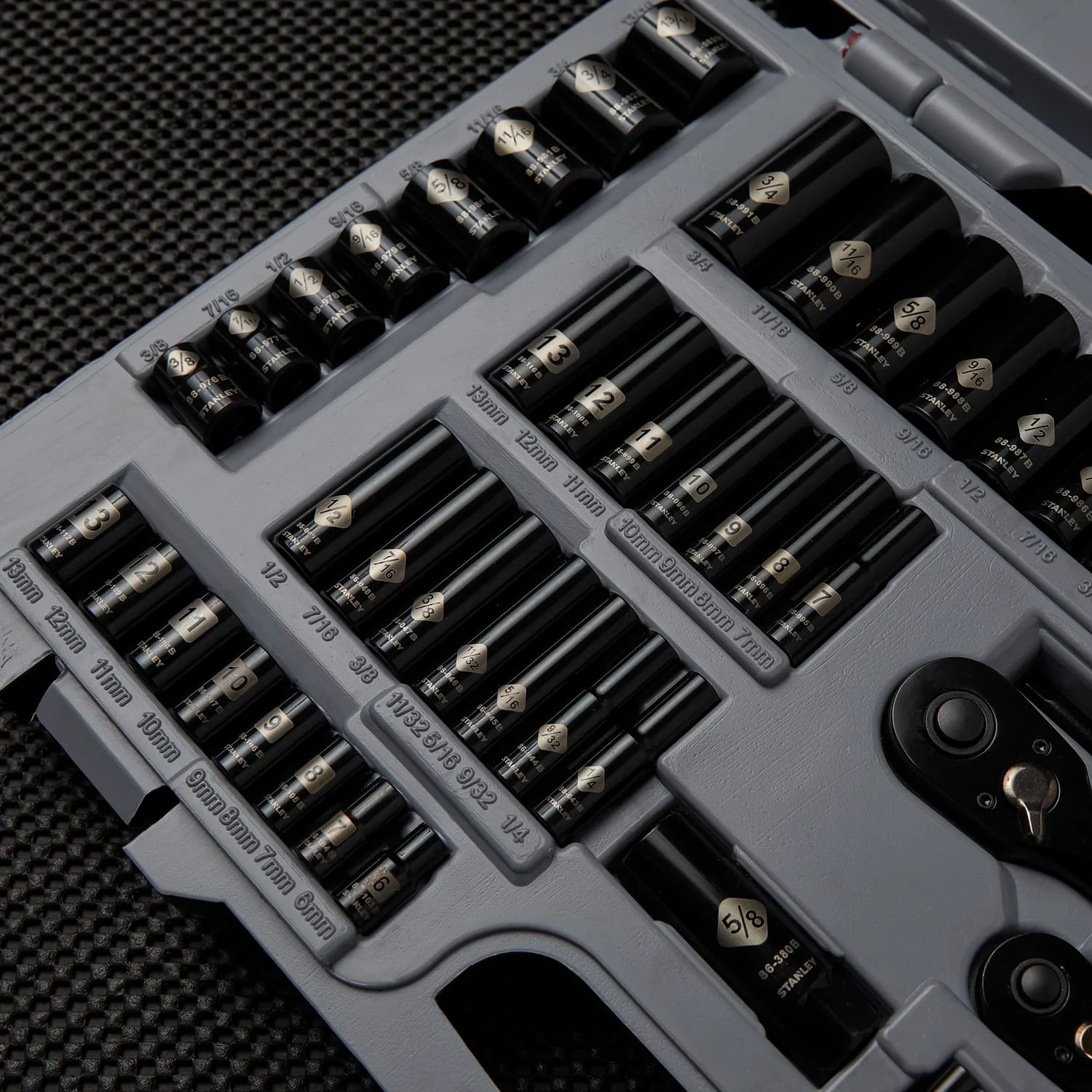 Stanley 69-Piece Black-Chrome Socket Set, 92-824 - Image 3