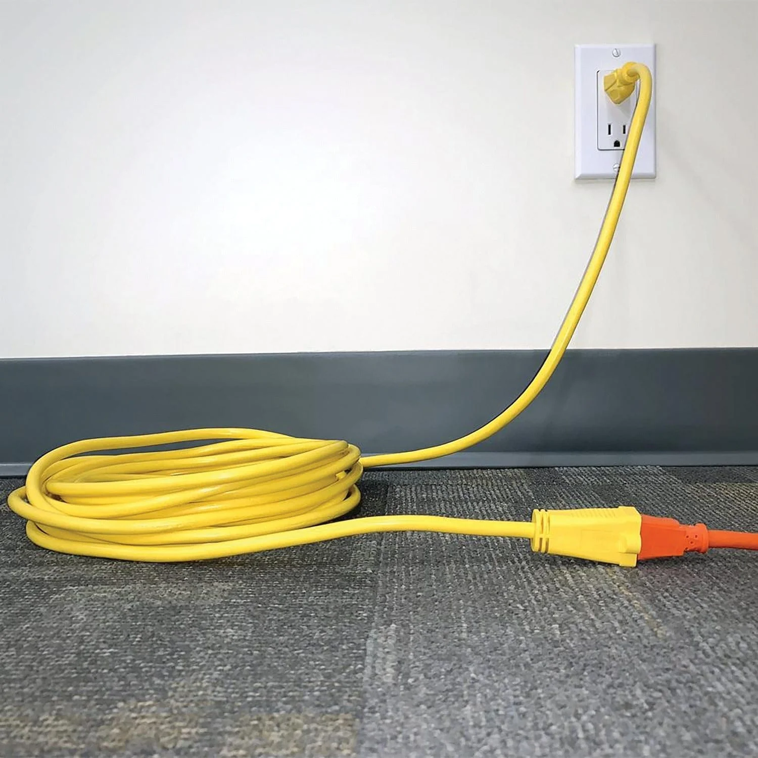 Stanley Outdoor Grounded Power Extension Cord, Yellow, 15 Ft. - Image 3