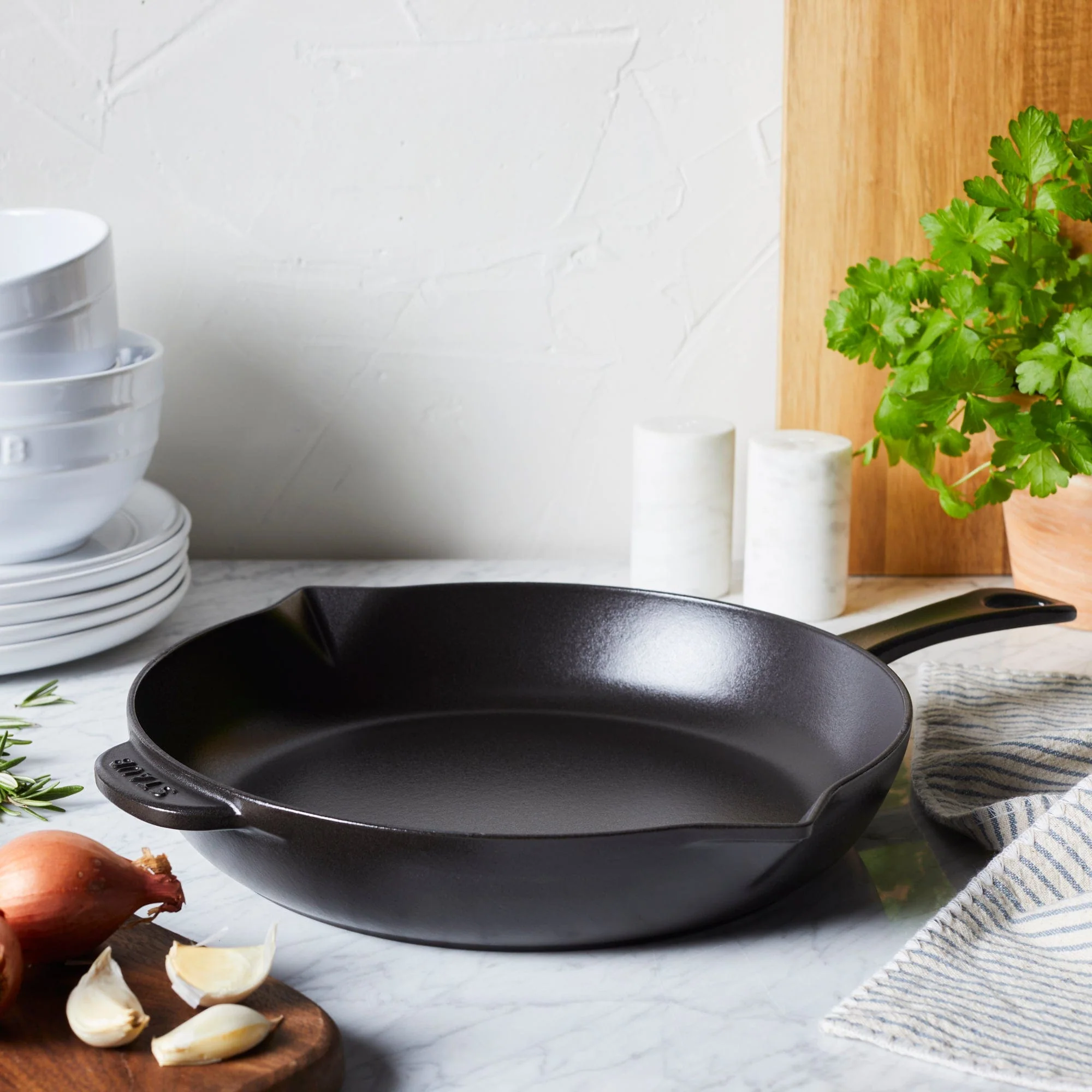 Staub Cast Iron 10-inch Fry Pan - Matte Black - Image 3
