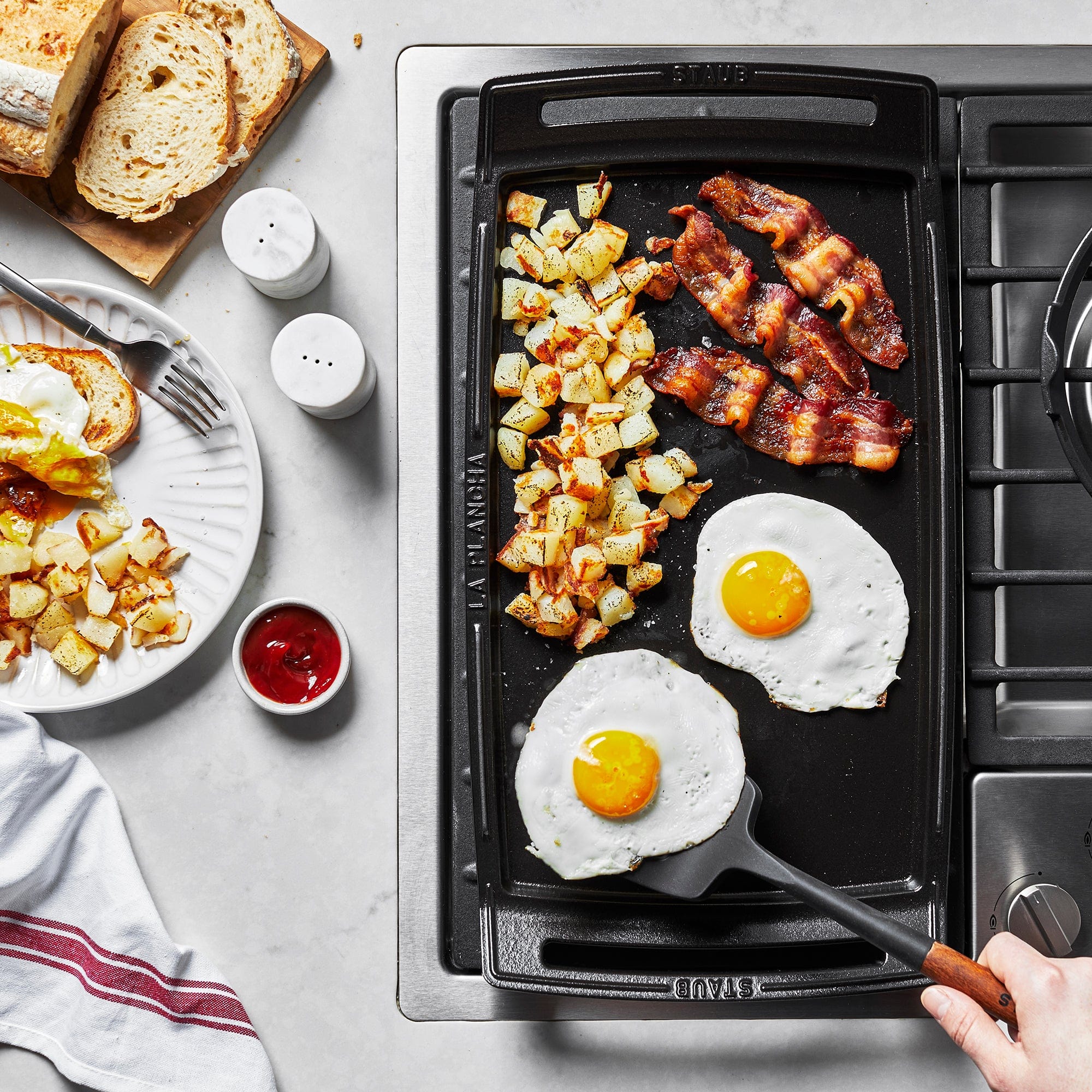 Staub Cast Iron 18.5 x 9.8-inch Plancha/Double Burner Griddle - Image 5