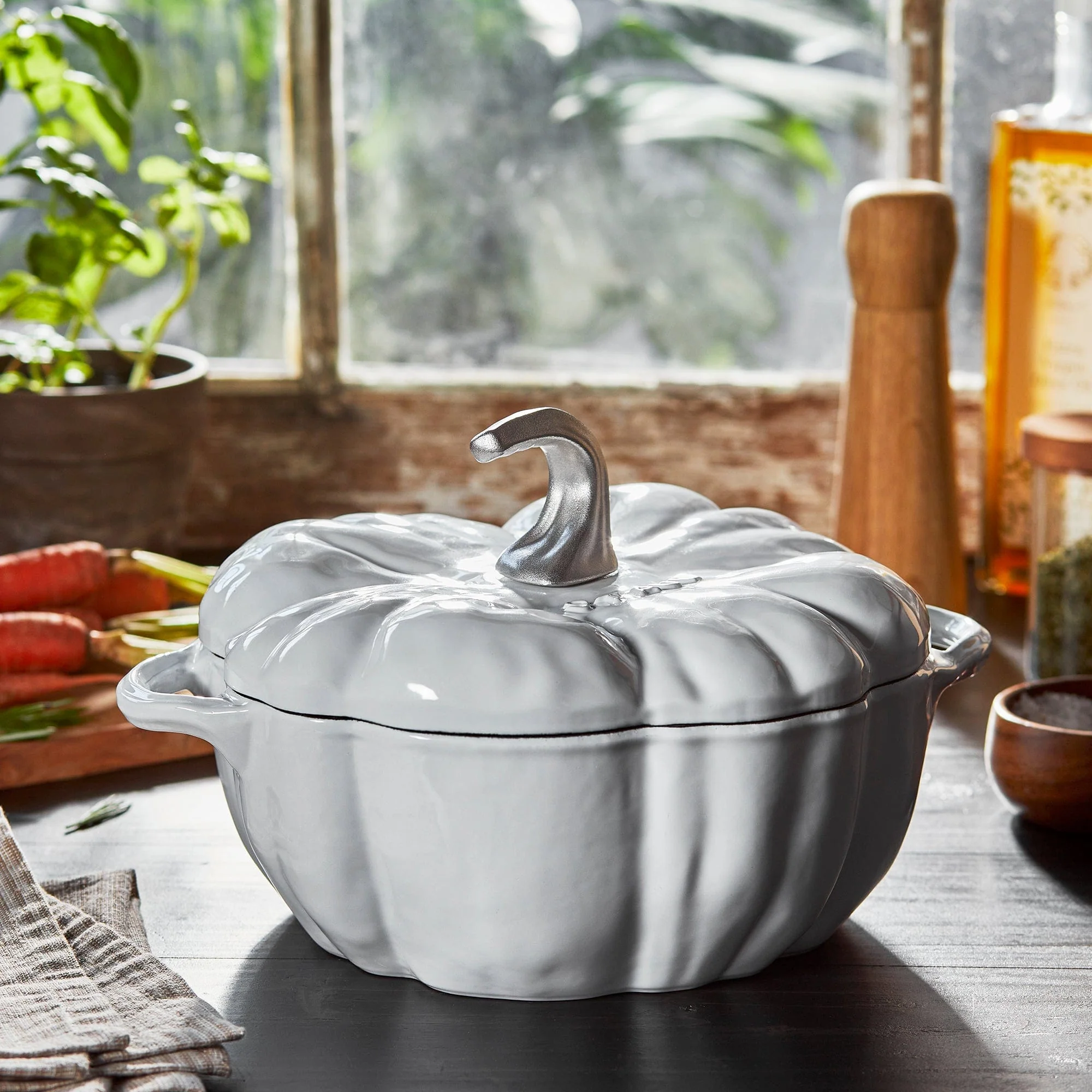 Staub Cast Iron 3.5-qt Pumpkin Cocotte with Stainless Steel Knob - White - Image 6