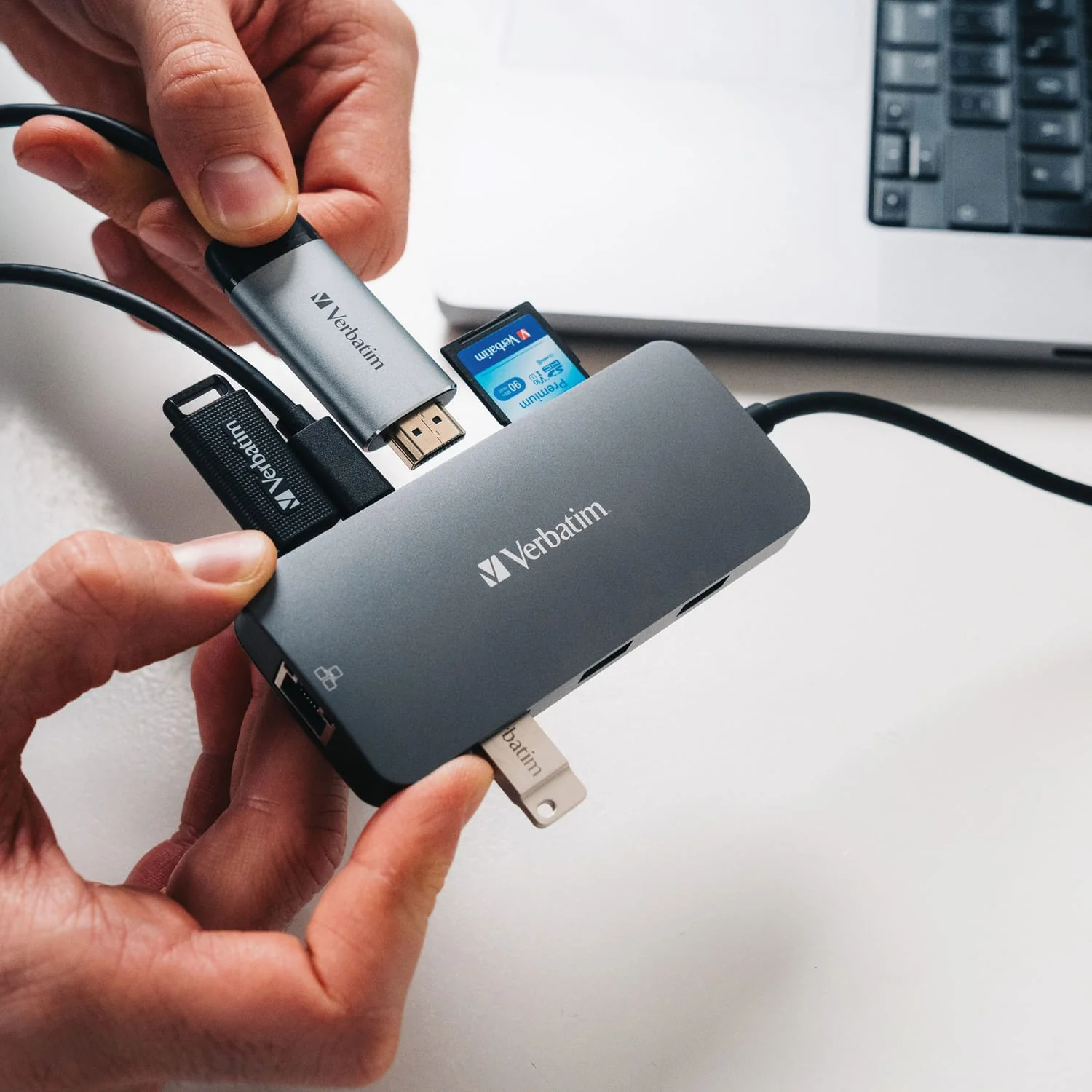 Verbatim USB-C Pro 9-Port Hub - Image 2