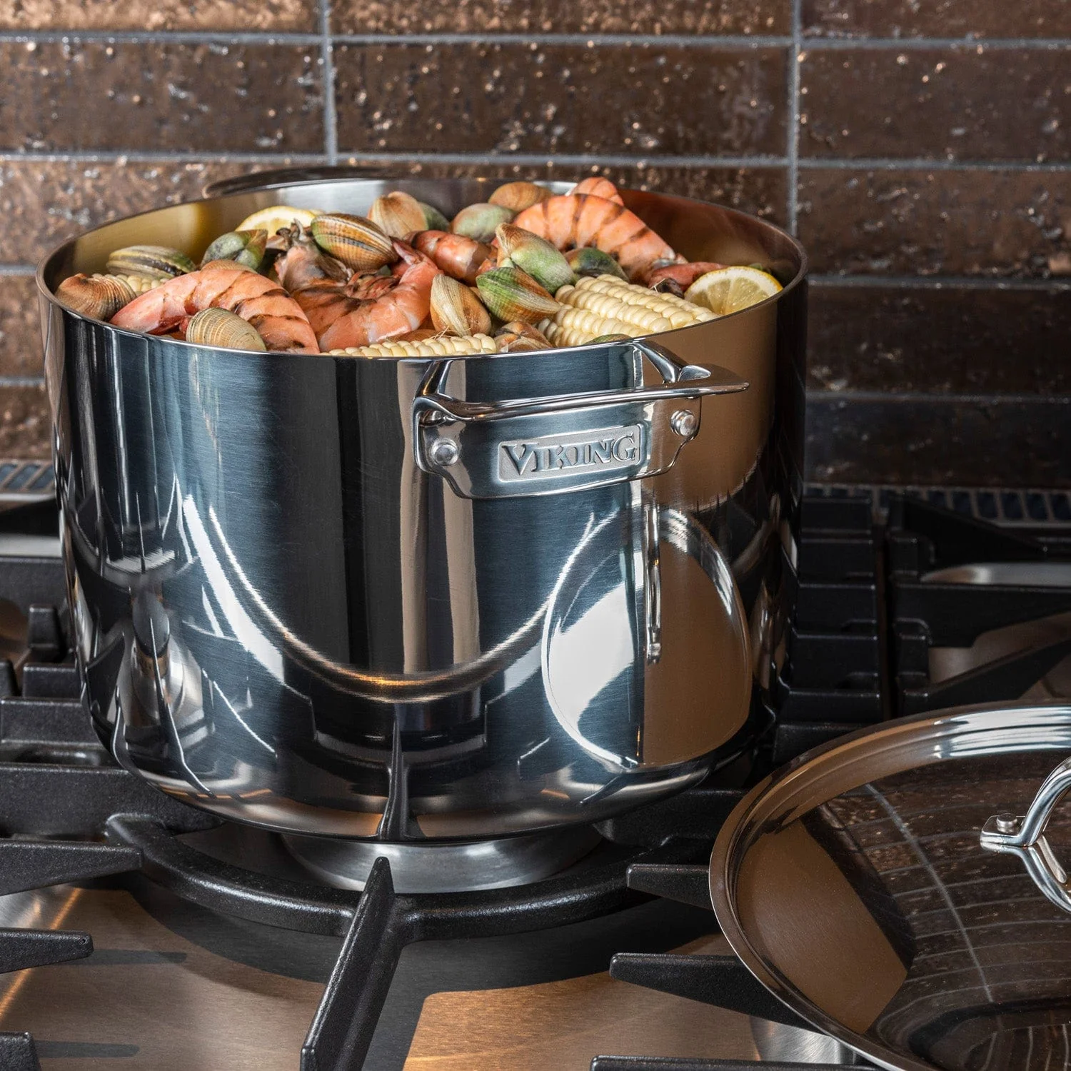 Viking 3-Ply 12-Qt. Stock Pot with Metal Lid, Mirror Finish - Image 4