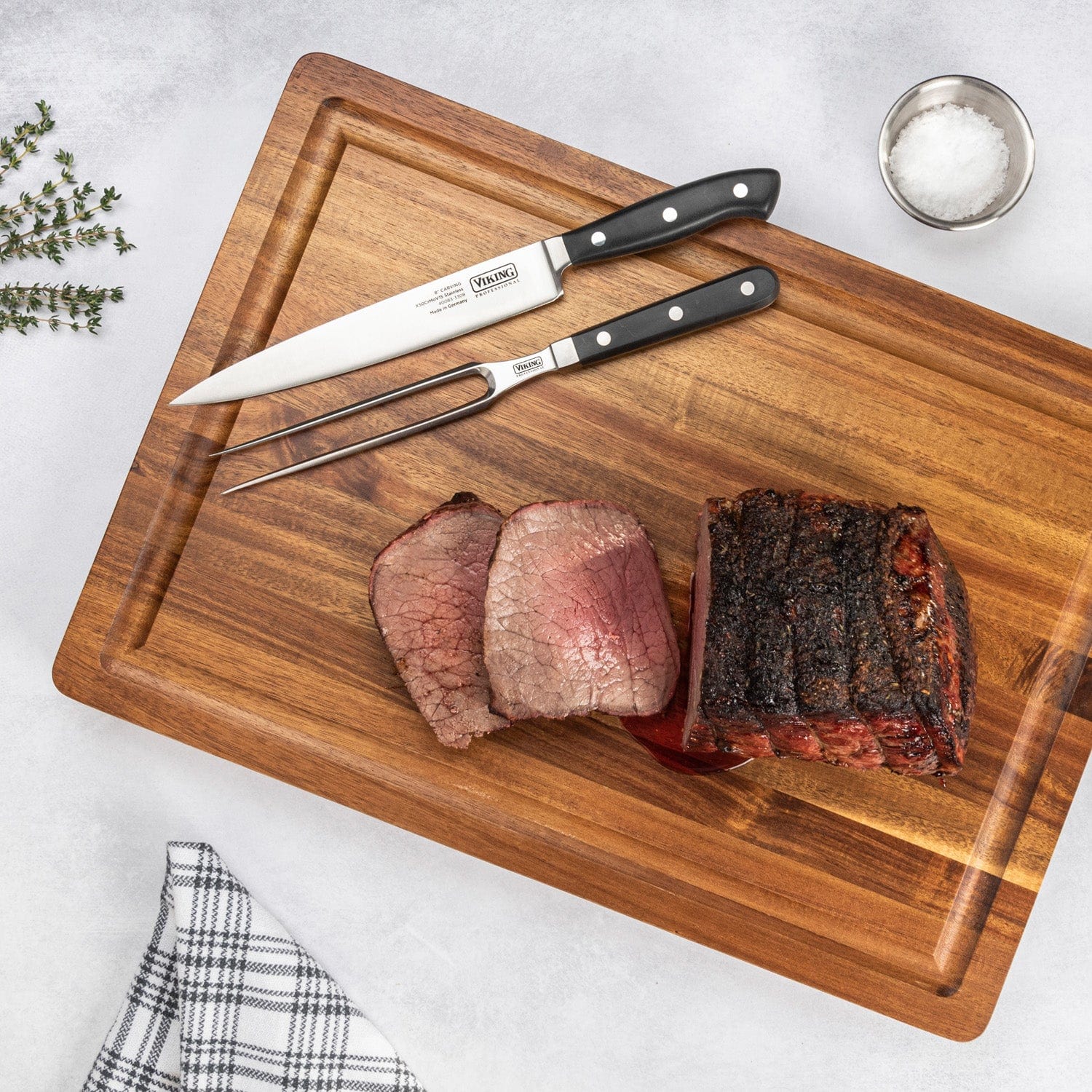 Viking Acacia 20" Reversible Butcher Block Prep and Carving Board, 20" x 14" x 1.58" - Image 3
