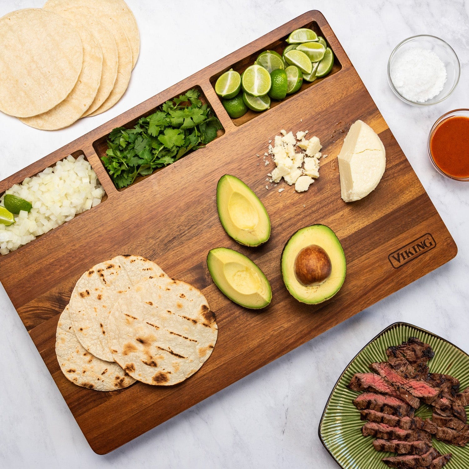 Viking Acacia 20" Reversible Butcher Block Prep and Carving Board, 20" x 14" x 1.58" - Image 4