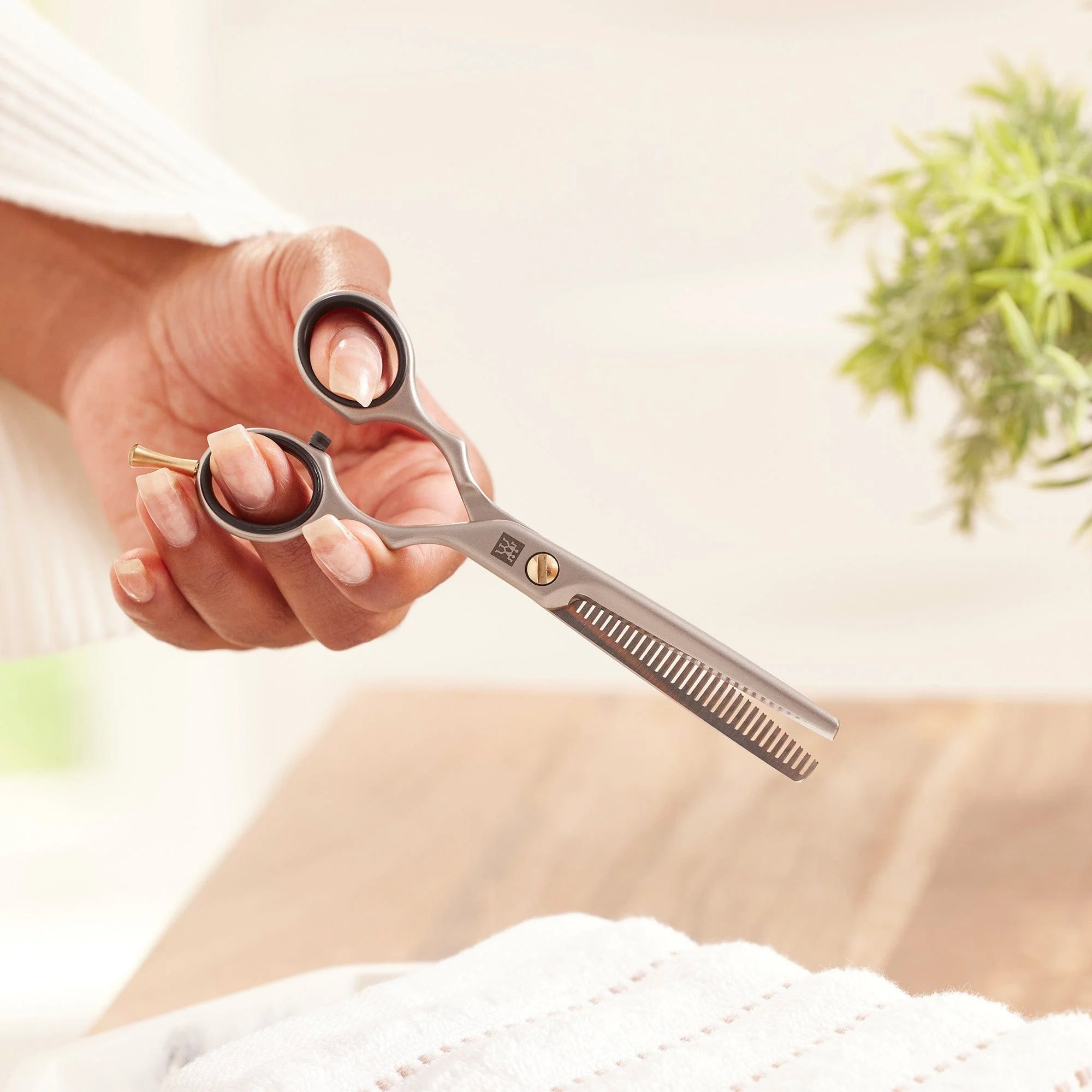Zwilling Beauty Twinox Thinning Scissors - Image 4