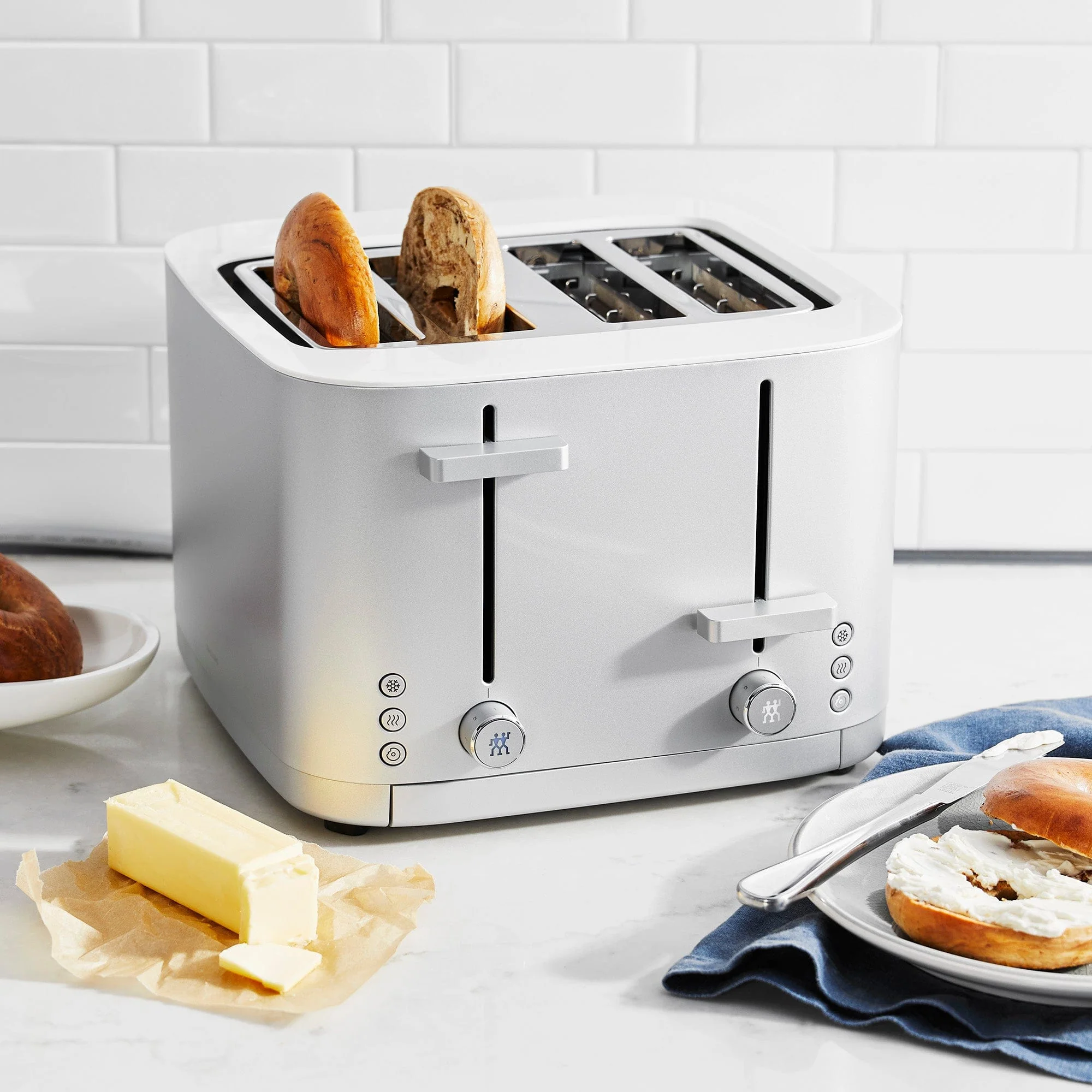 Zwilling Enfinigy 4-Slice Toaster, Extra Wide 1.5" Slots for Bagels and Toast, Silver - Image 3
