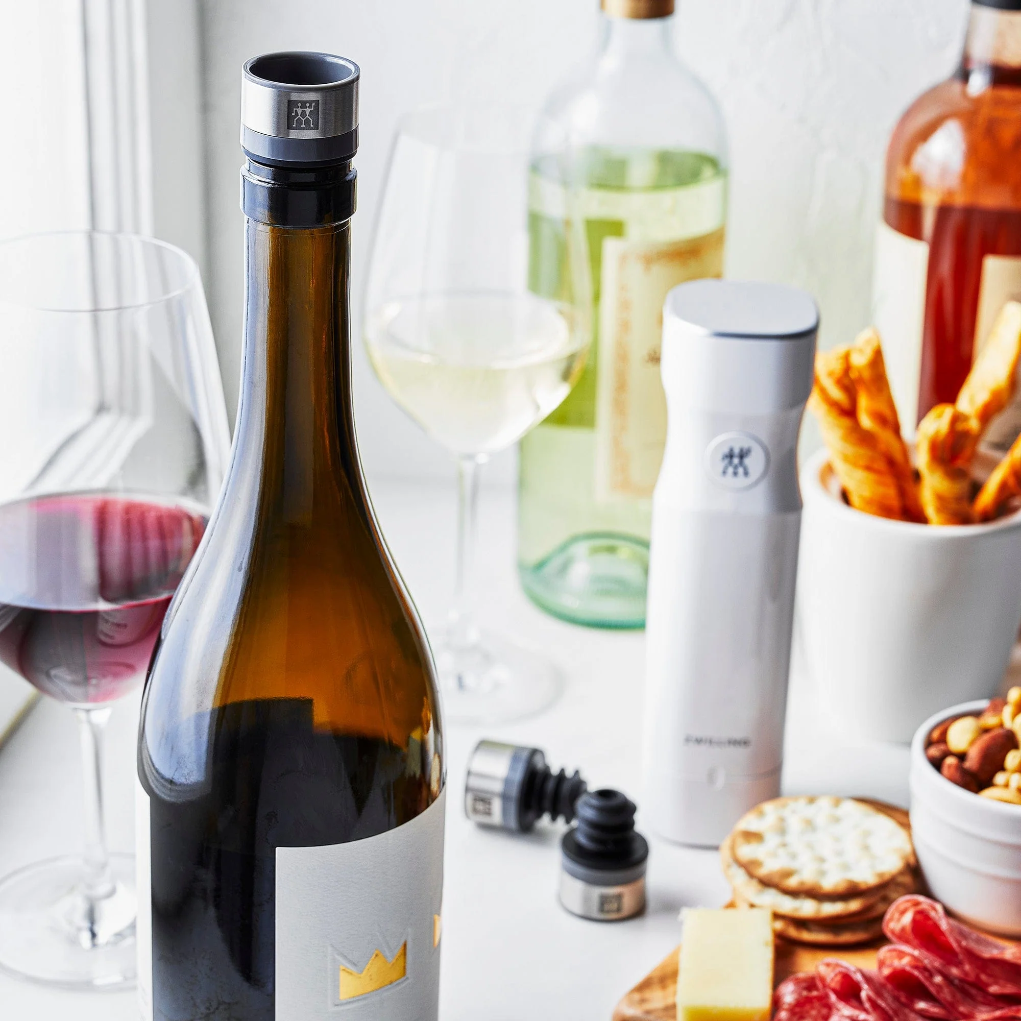 Zwilling Fresh & Save 3-pc Vacuum Wine Sealer (Set of 3), Gift Set - Image 4