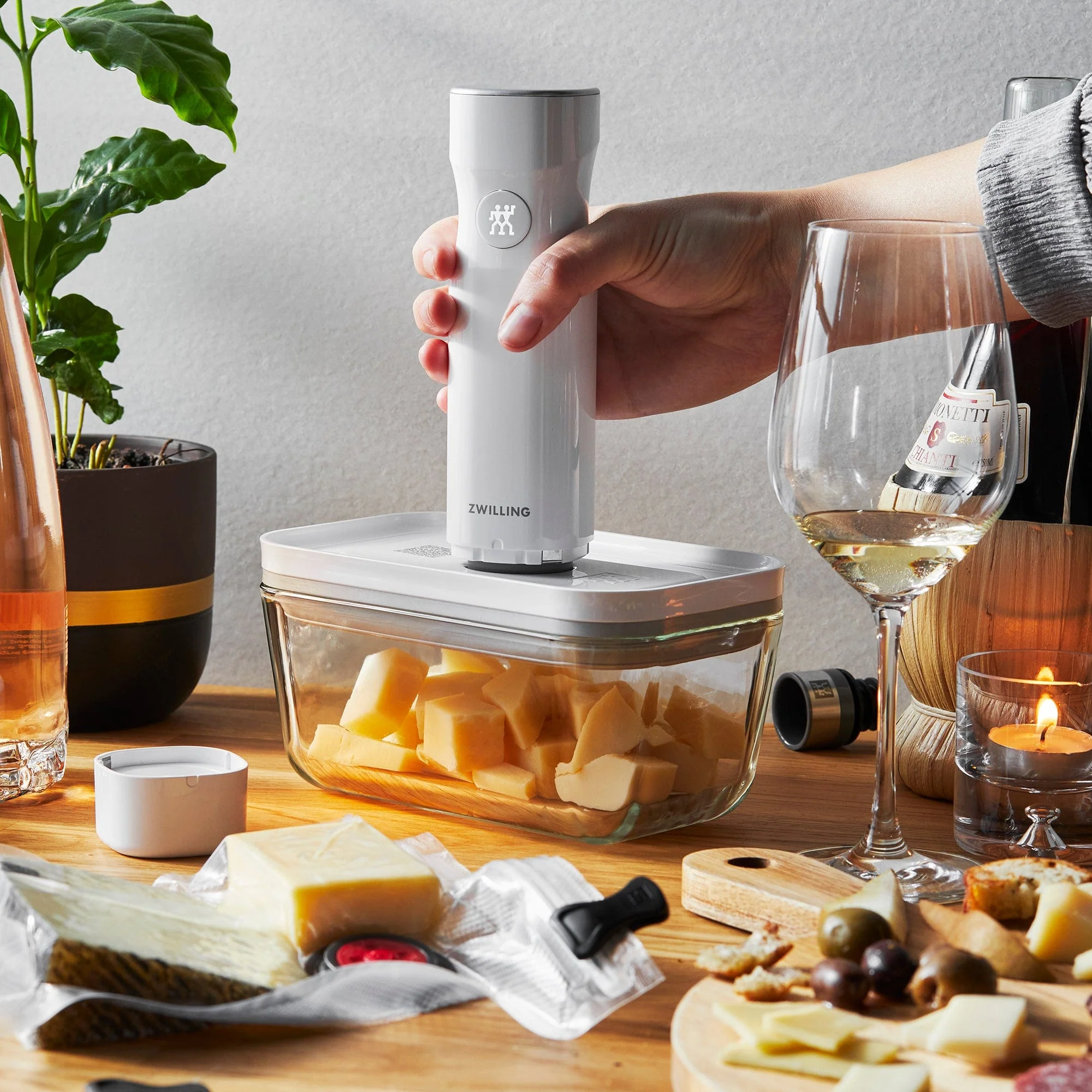 Zwilling Fresh & Save 3-pc Vacuum Wine Sealer (Set of 3), Gift Set - Image 6