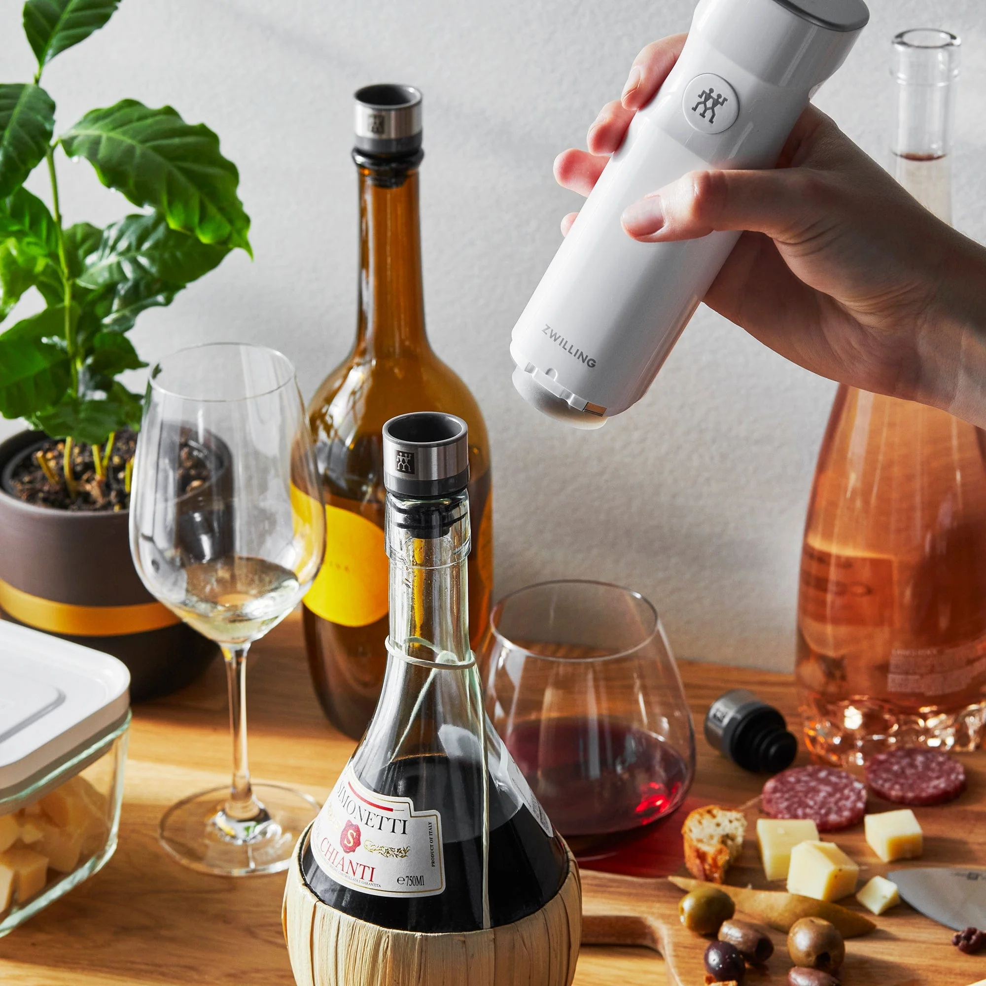 Zwilling Fresh & Save 3-pc Vacuum Wine Sealer (Set of 3), Gift Set - Image 8